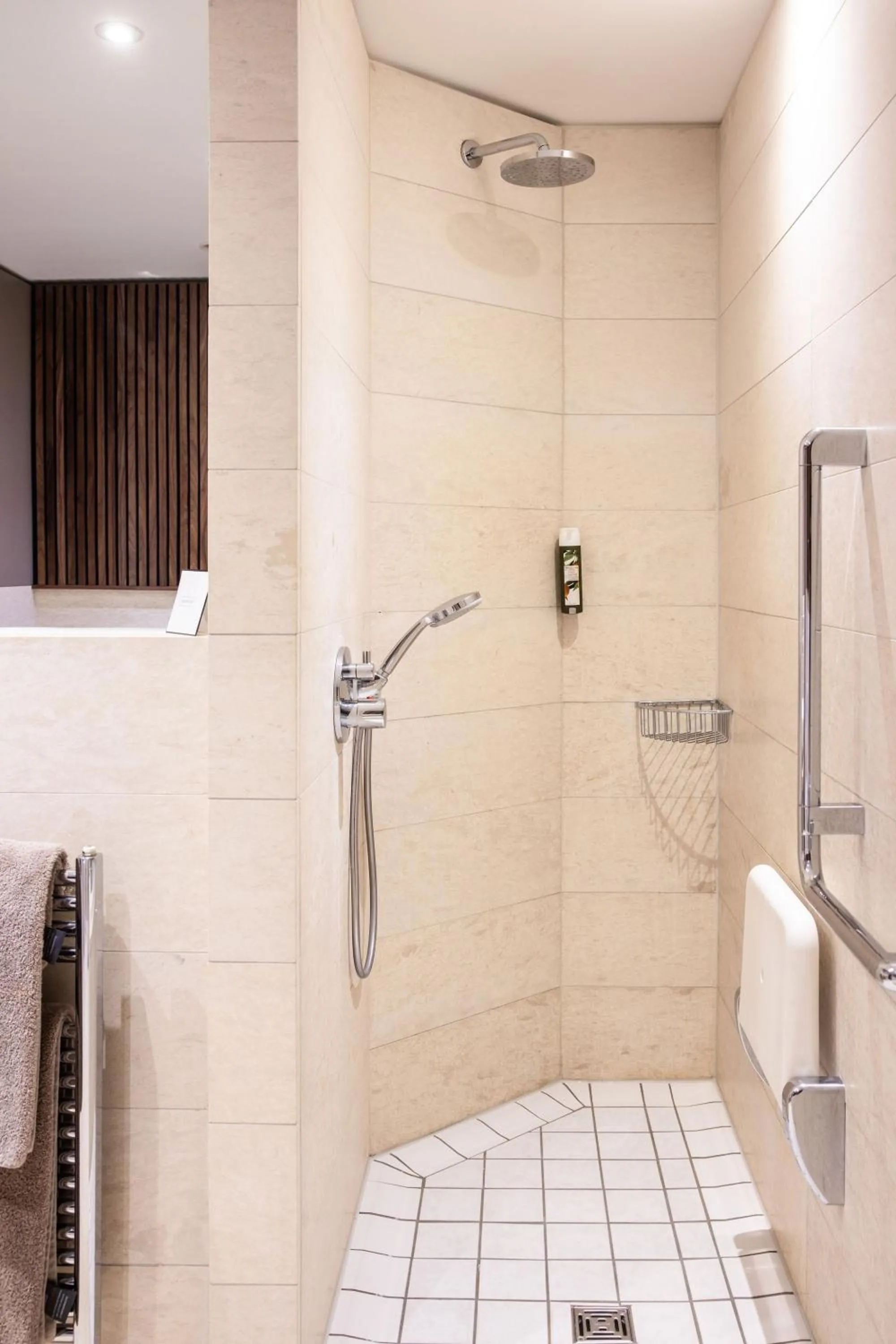 Bathroom in Hotel de France