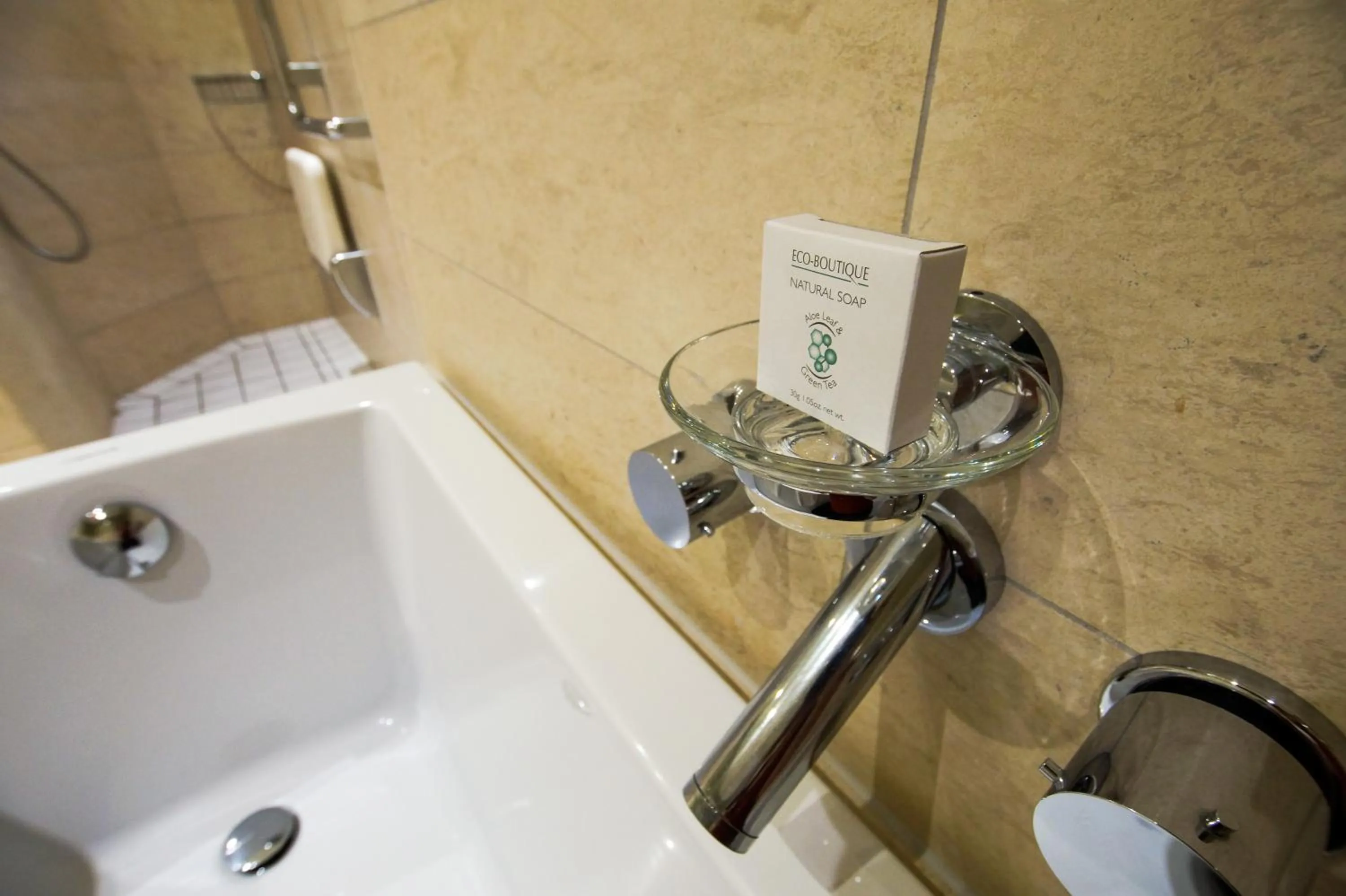 Shower in Hotel de France