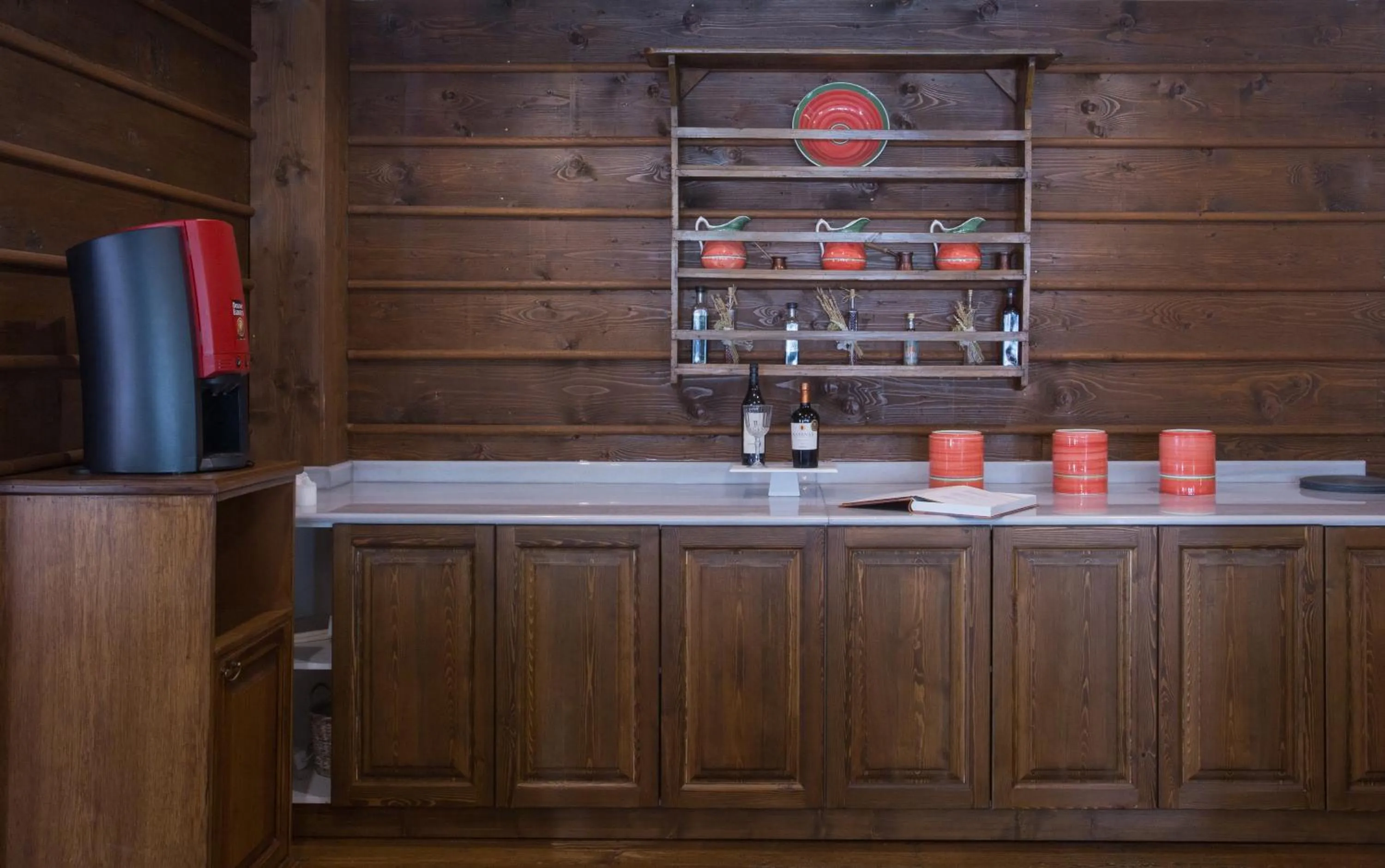 Restaurant/places to eat in Country Club Hotel & Suites