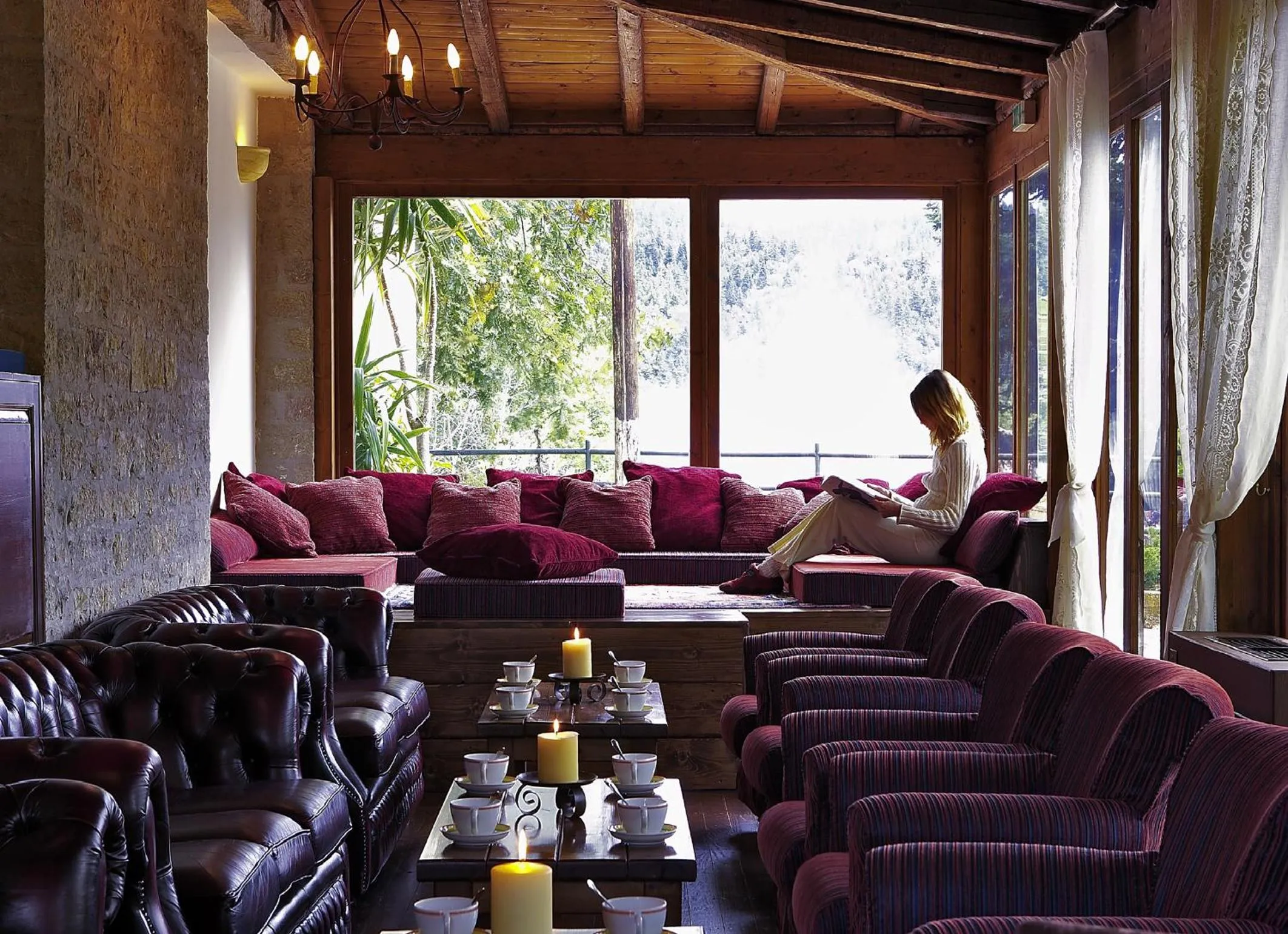 Restaurant/places to eat in Country Club Hotel & Suites