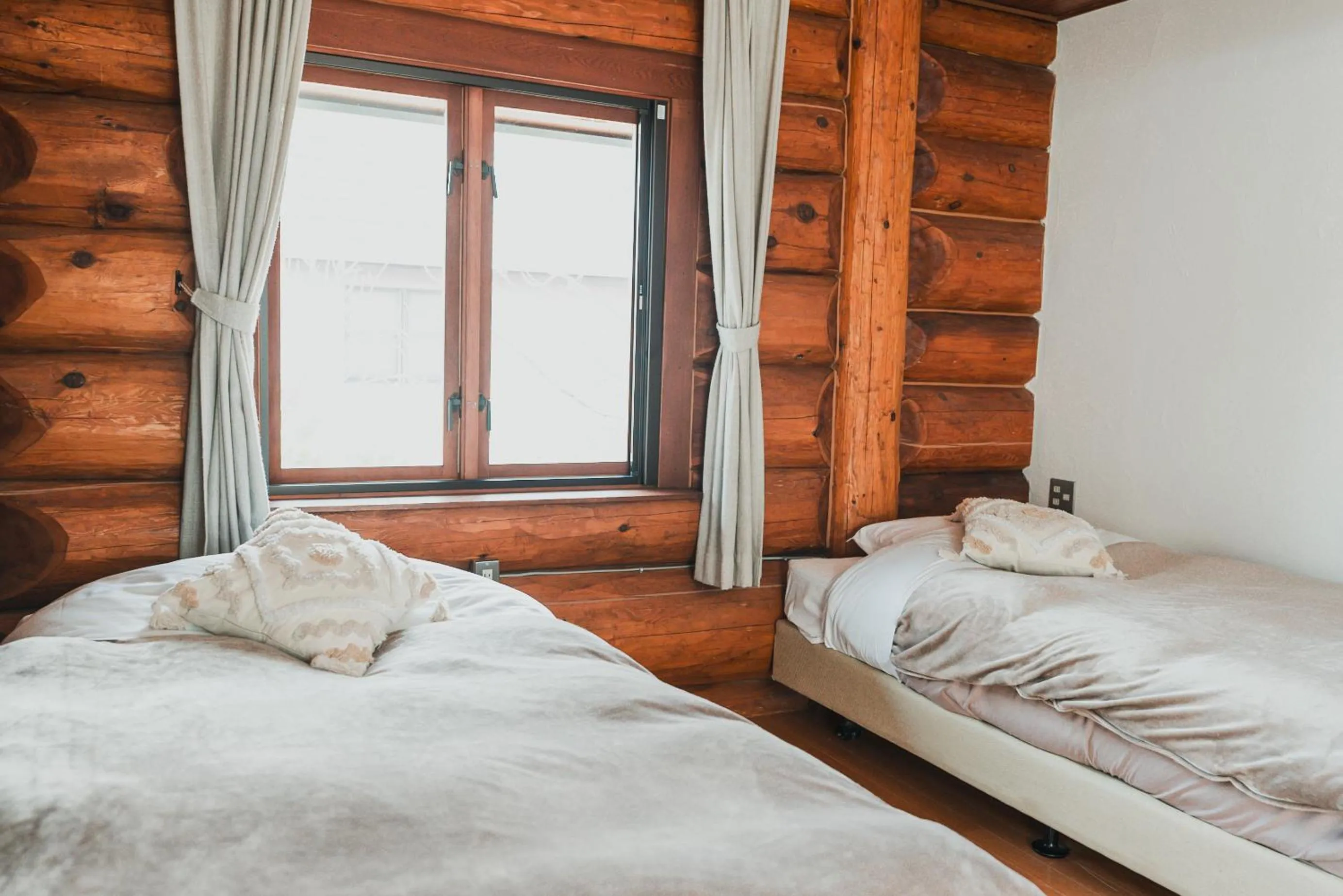 Photo of the whole room, Bed in Hakuba Pension & Log Hotel Meteor