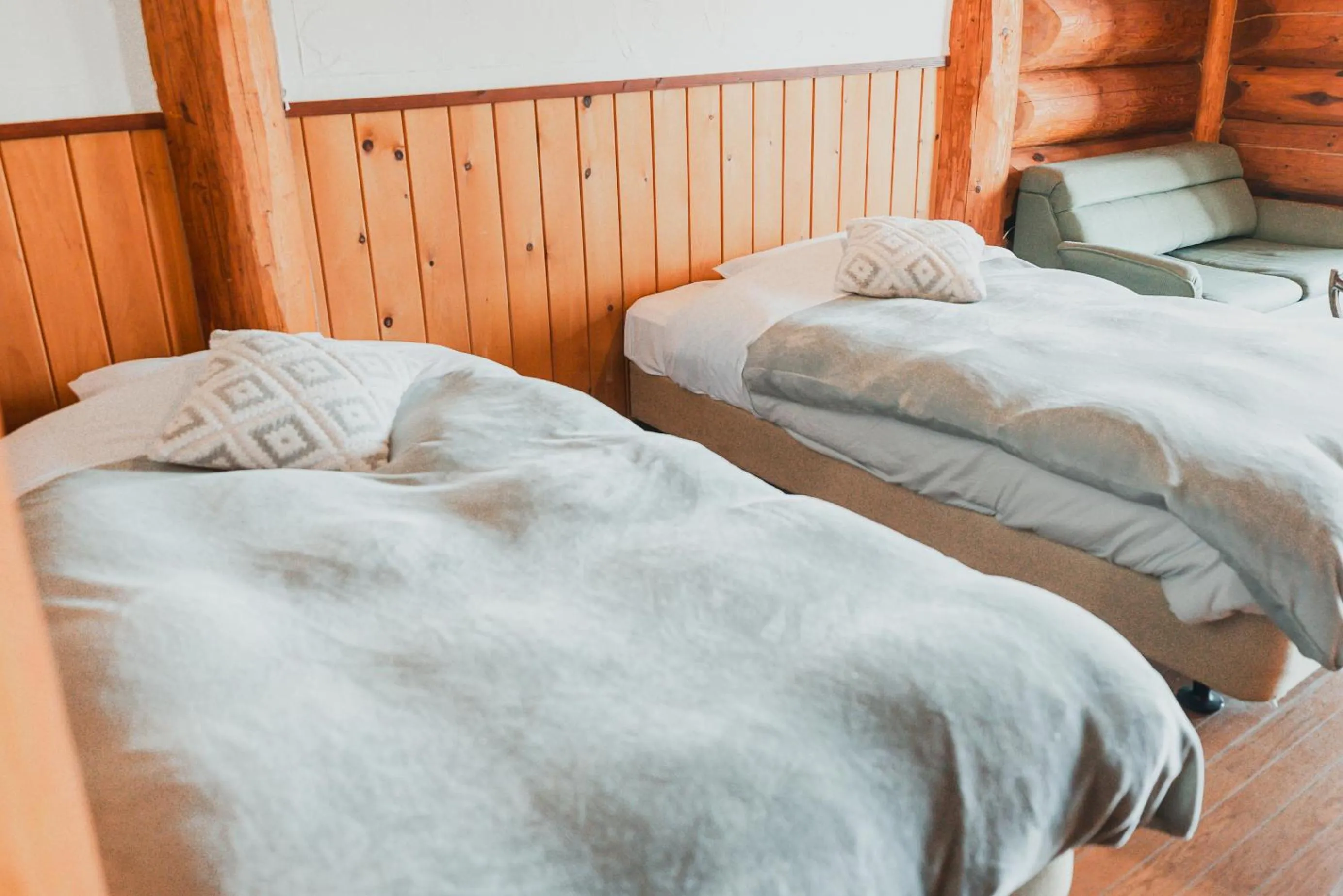 Photo of the whole room, Bed in Hakuba Pension & Log Hotel Meteor
