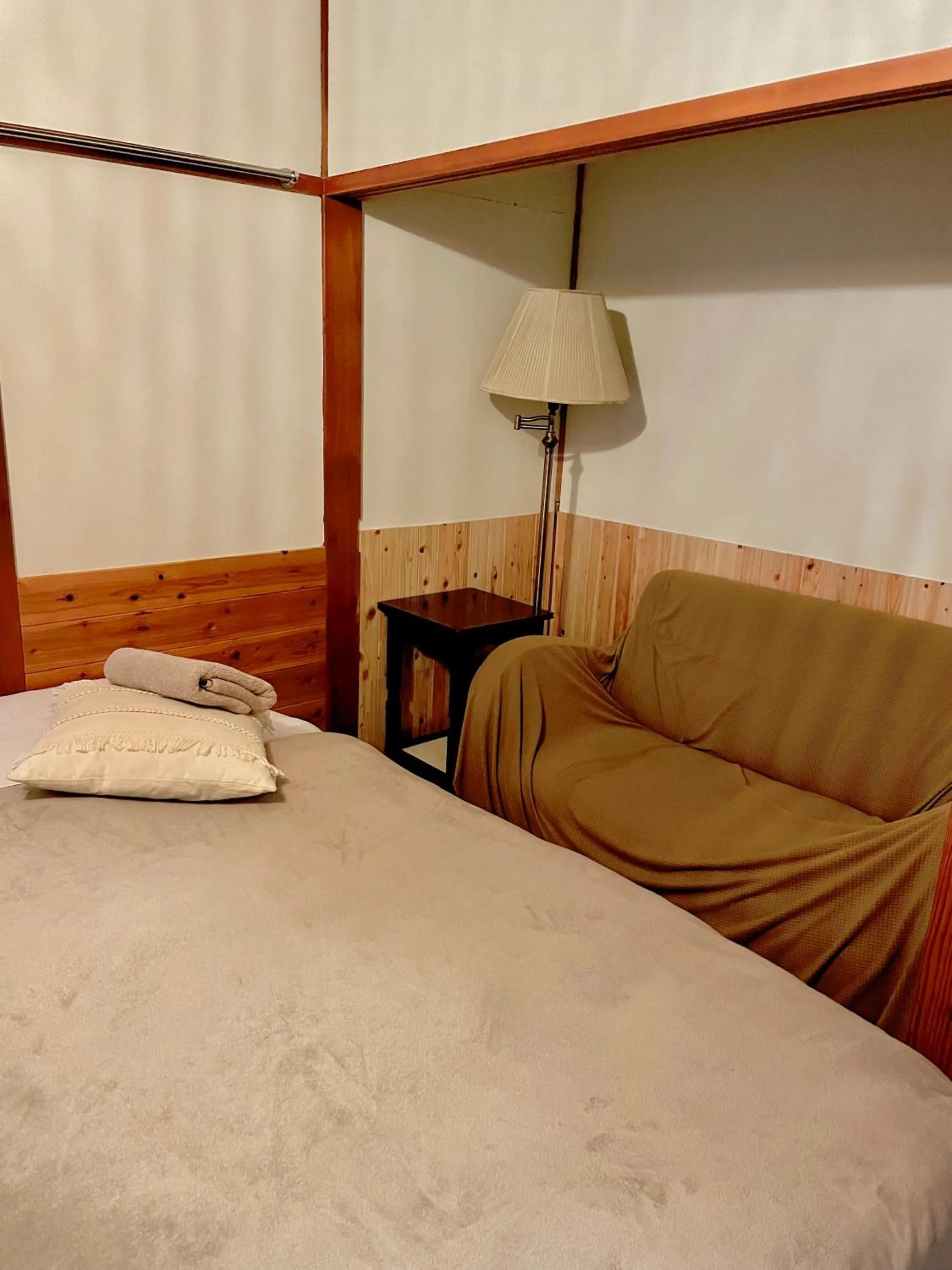 Photo of the whole room, Bed in Hakuba Pension & Log Hotel Meteor
