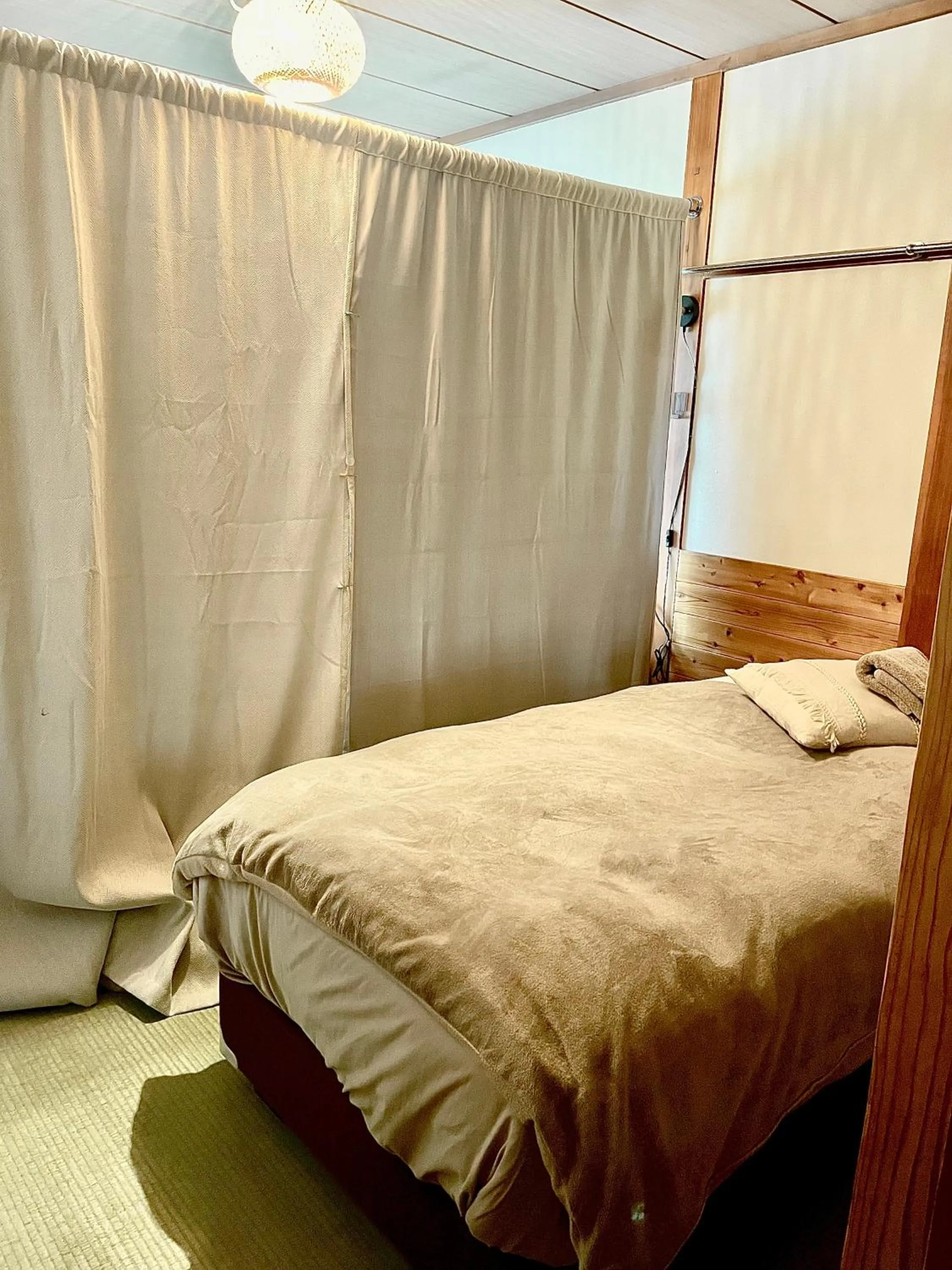 Photo of the whole room, Bed in Hakuba Pension & Log Hotel Meteor