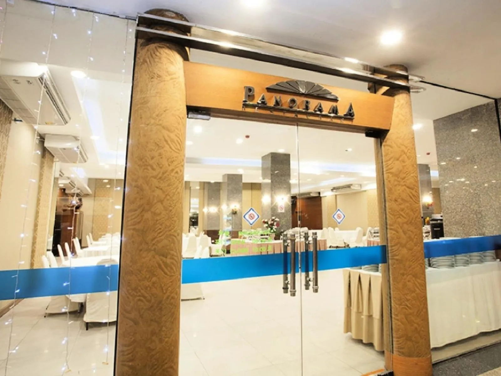 Meeting/conference room in Summit Pavilion Hotel