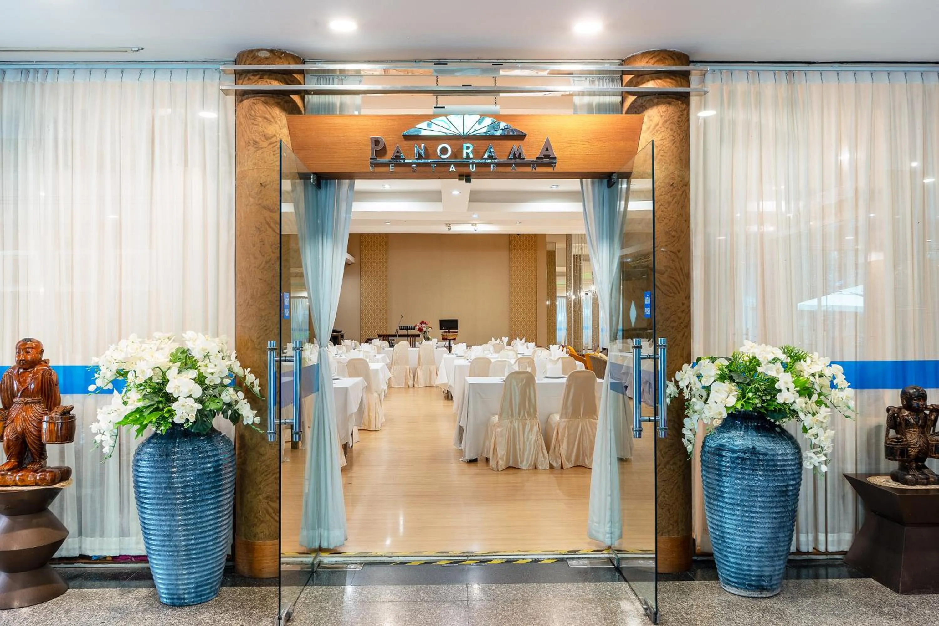 Meeting/conference room in Summit Pavilion Hotel