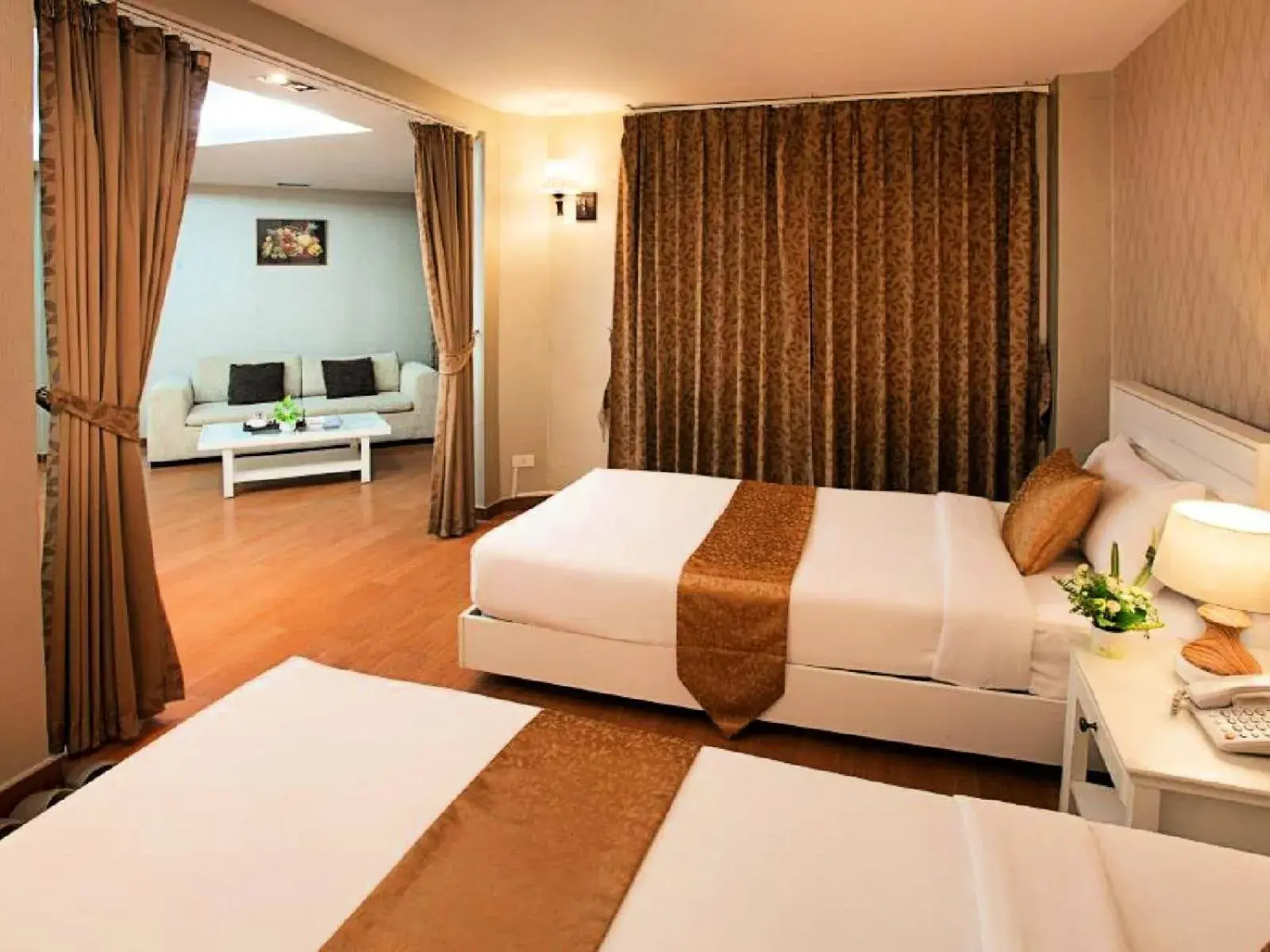 Luxury Suite in Summit Pavilion Hotel Luxury Suite in Summit Pavilion Hotel