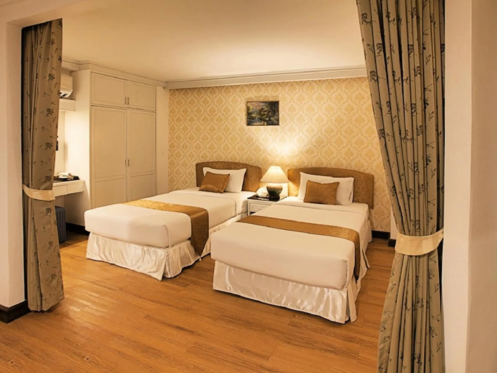 Bed in Summit Pavilion Hotel