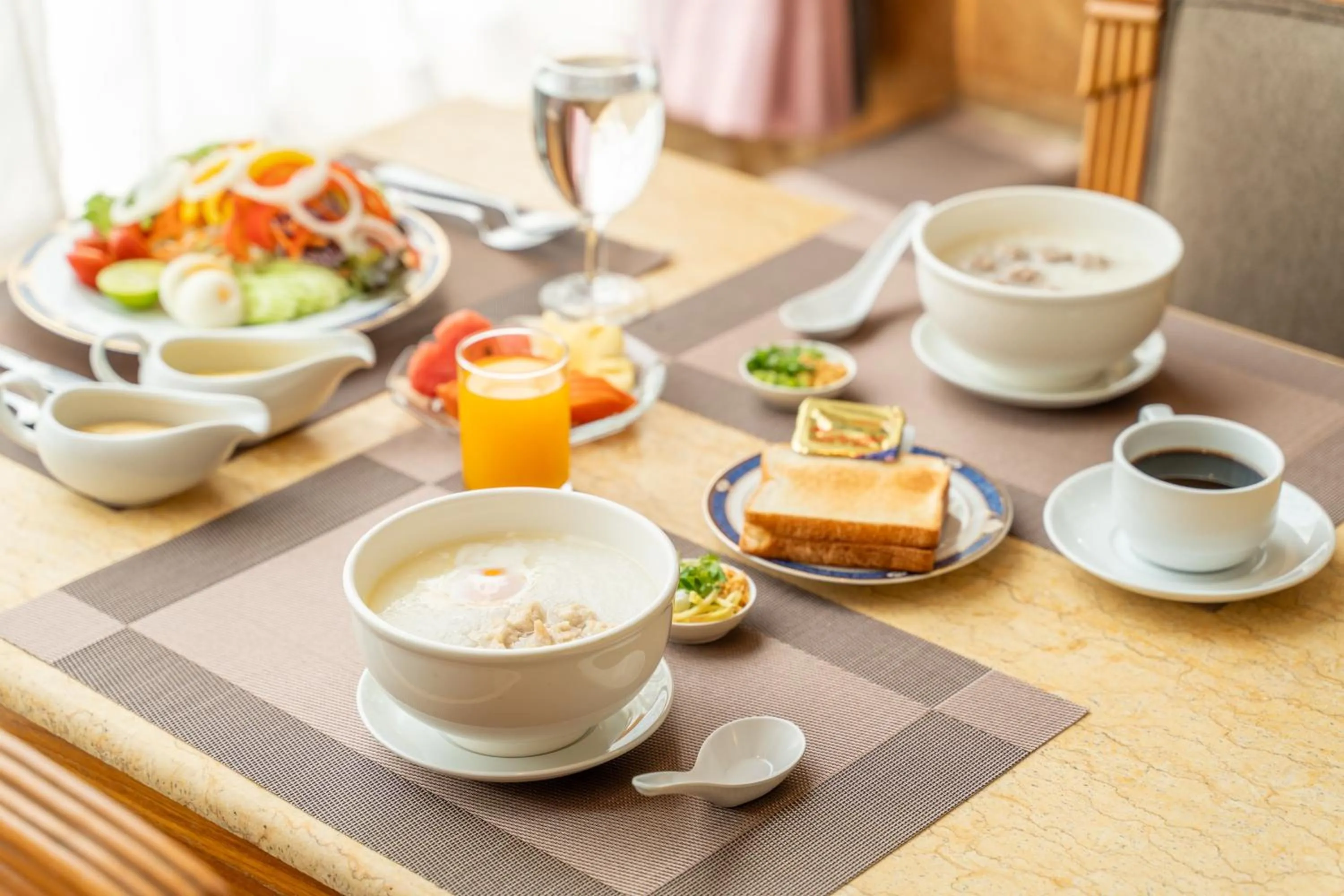 Food and drinks in Summit Pavilion Hotel