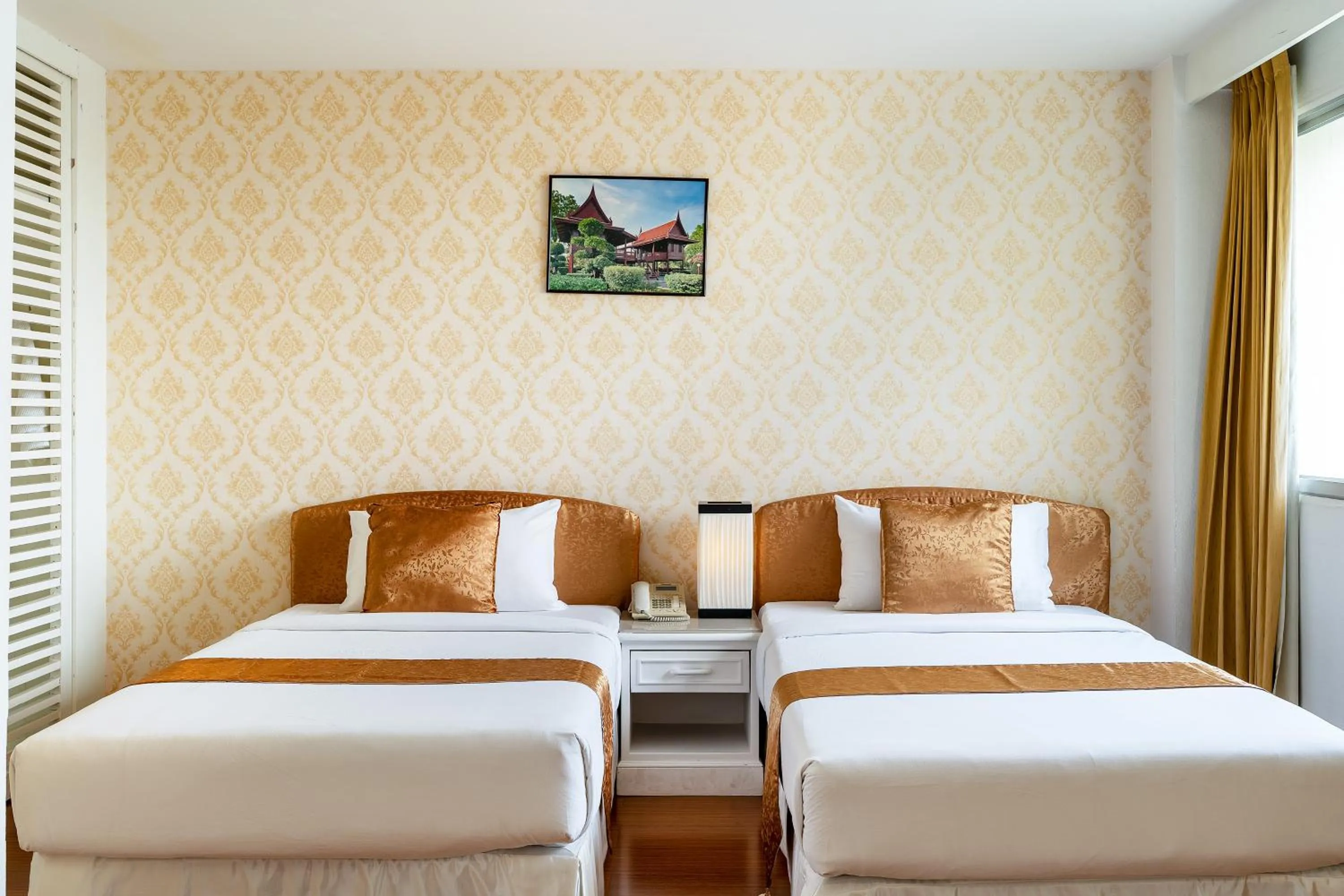 Bed in Summit Pavilion Hotel