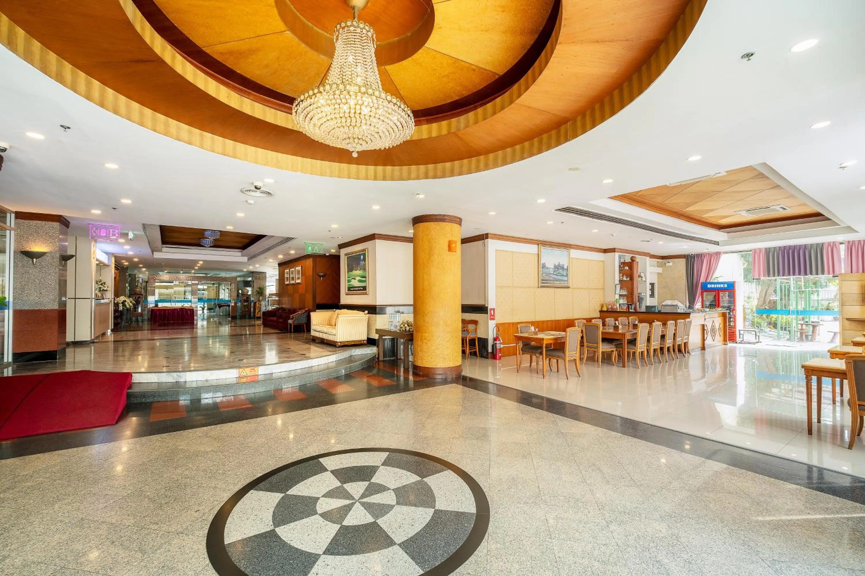 Lobby or reception in Summit Pavilion Hotel