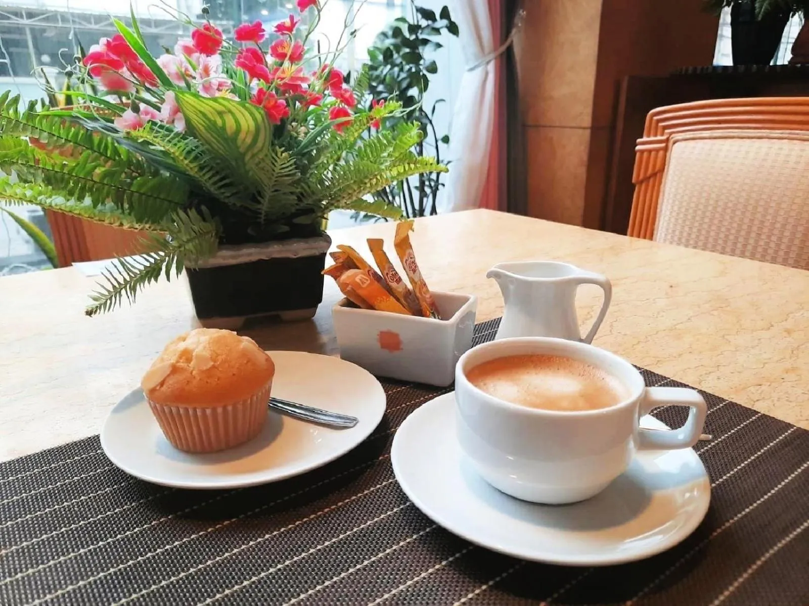 Restaurant/places to eat in Summit Pavilion Hotel