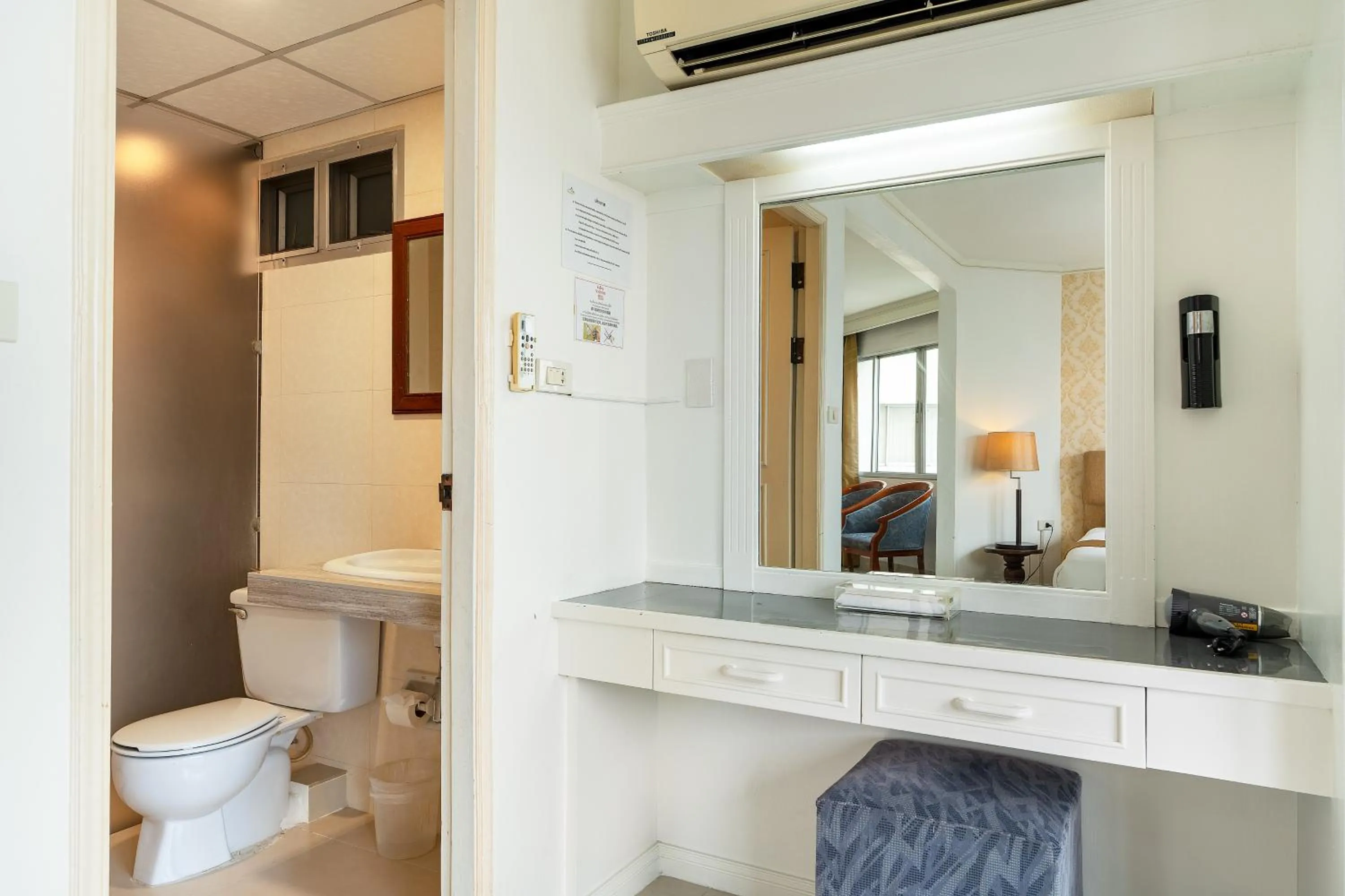 Toilet in Summit Pavilion Hotel