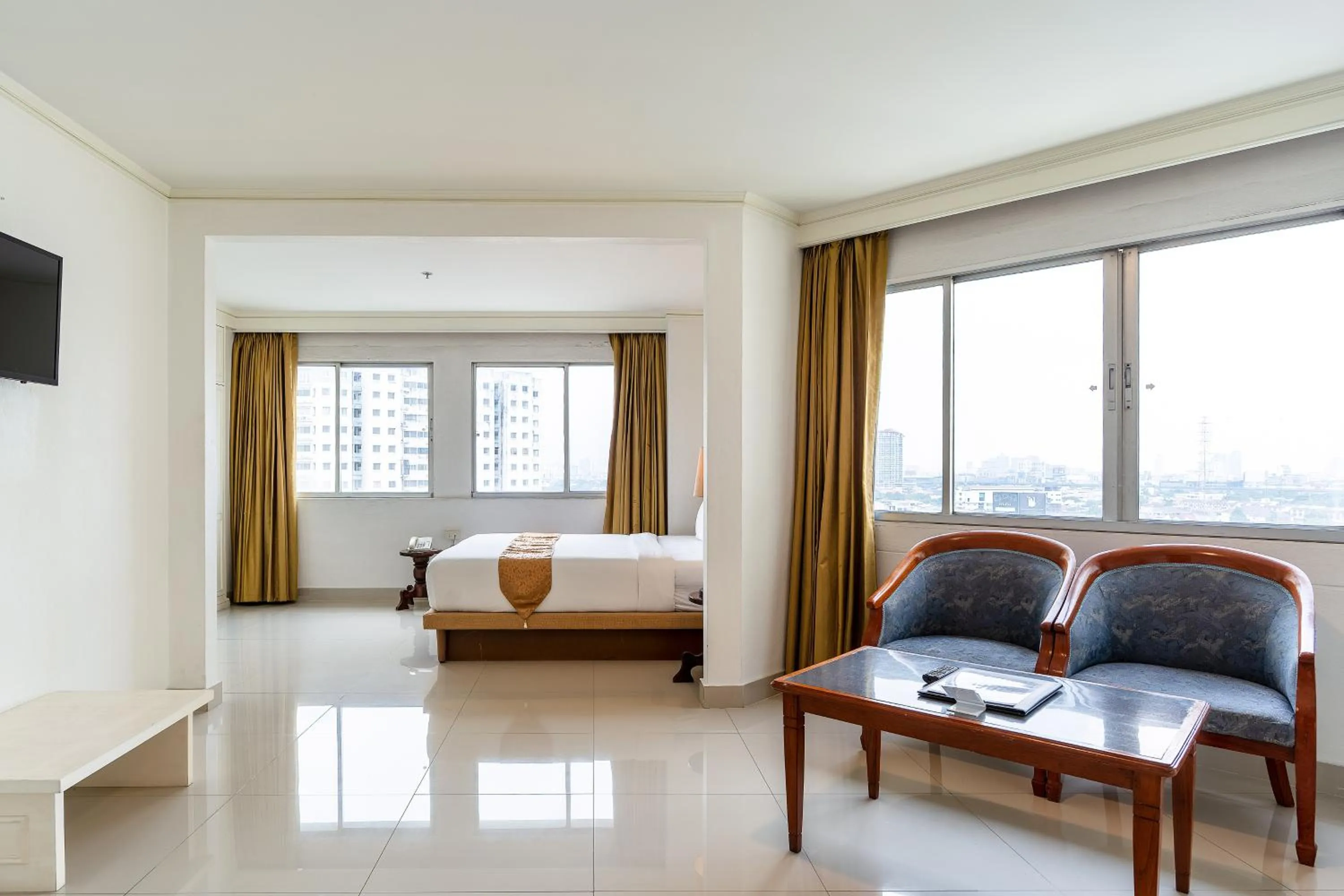 Bed in Summit Pavilion Hotel