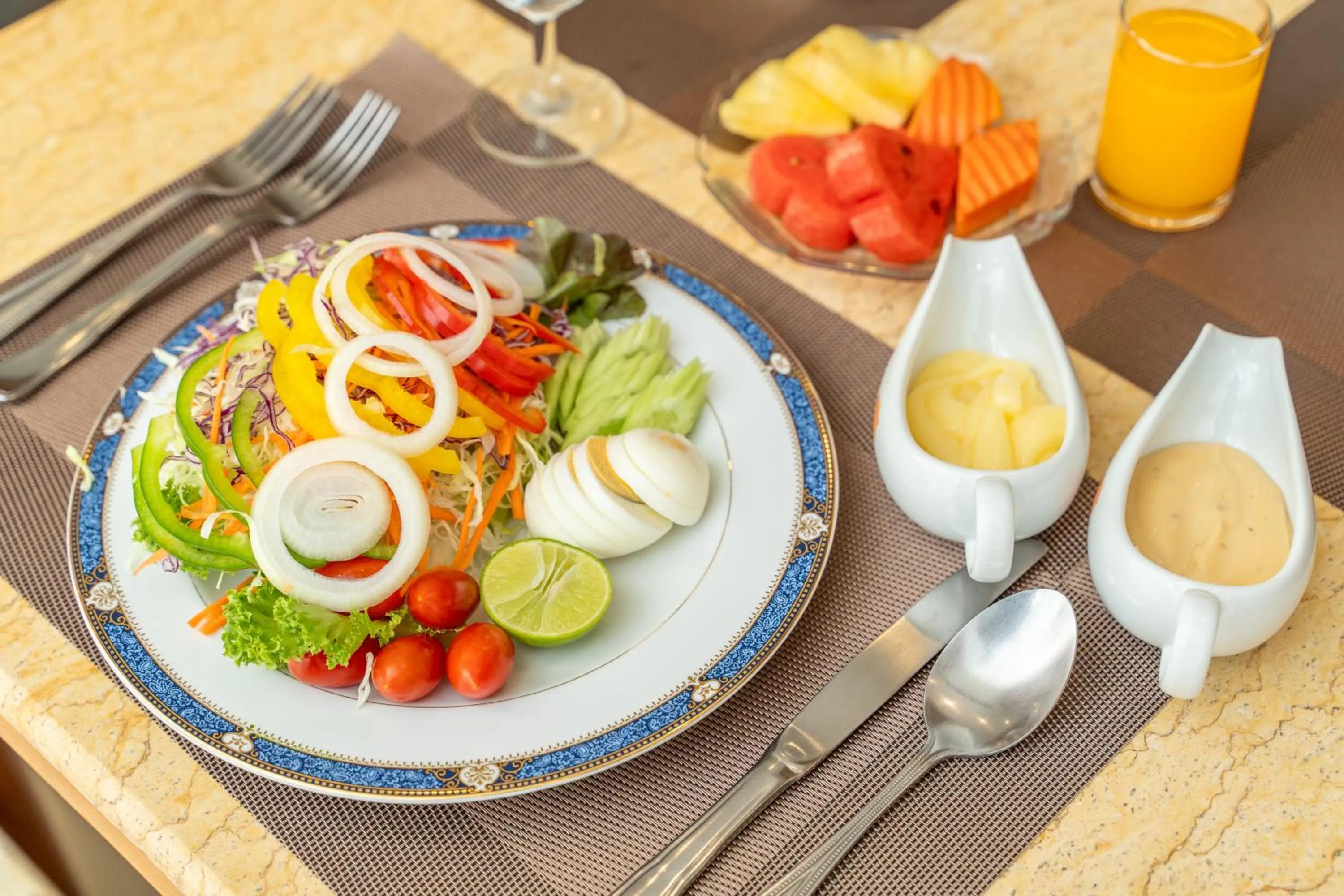 Food and drinks in Summit Pavilion Hotel