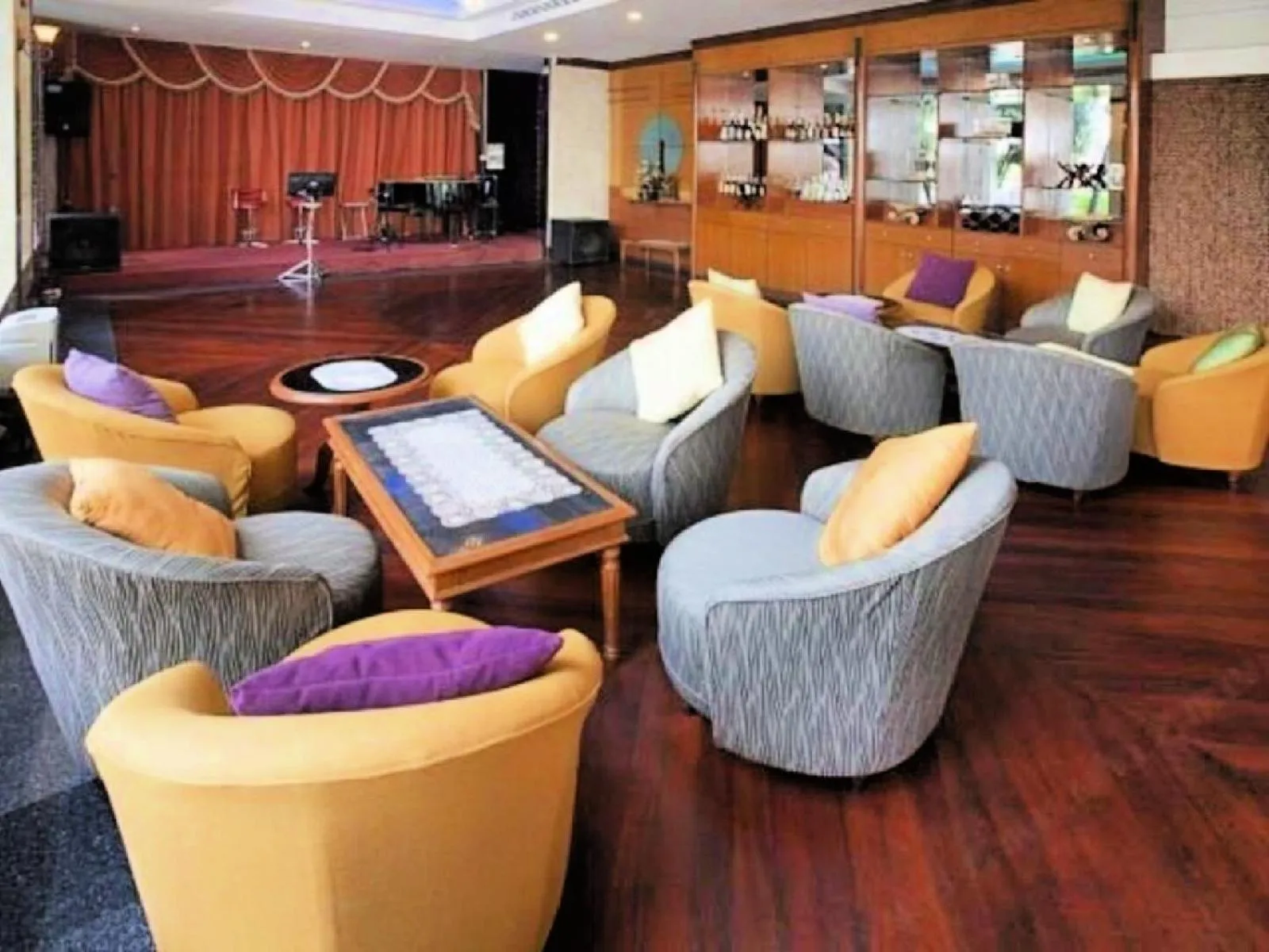Lounge or bar in Summit Pavilion Hotel