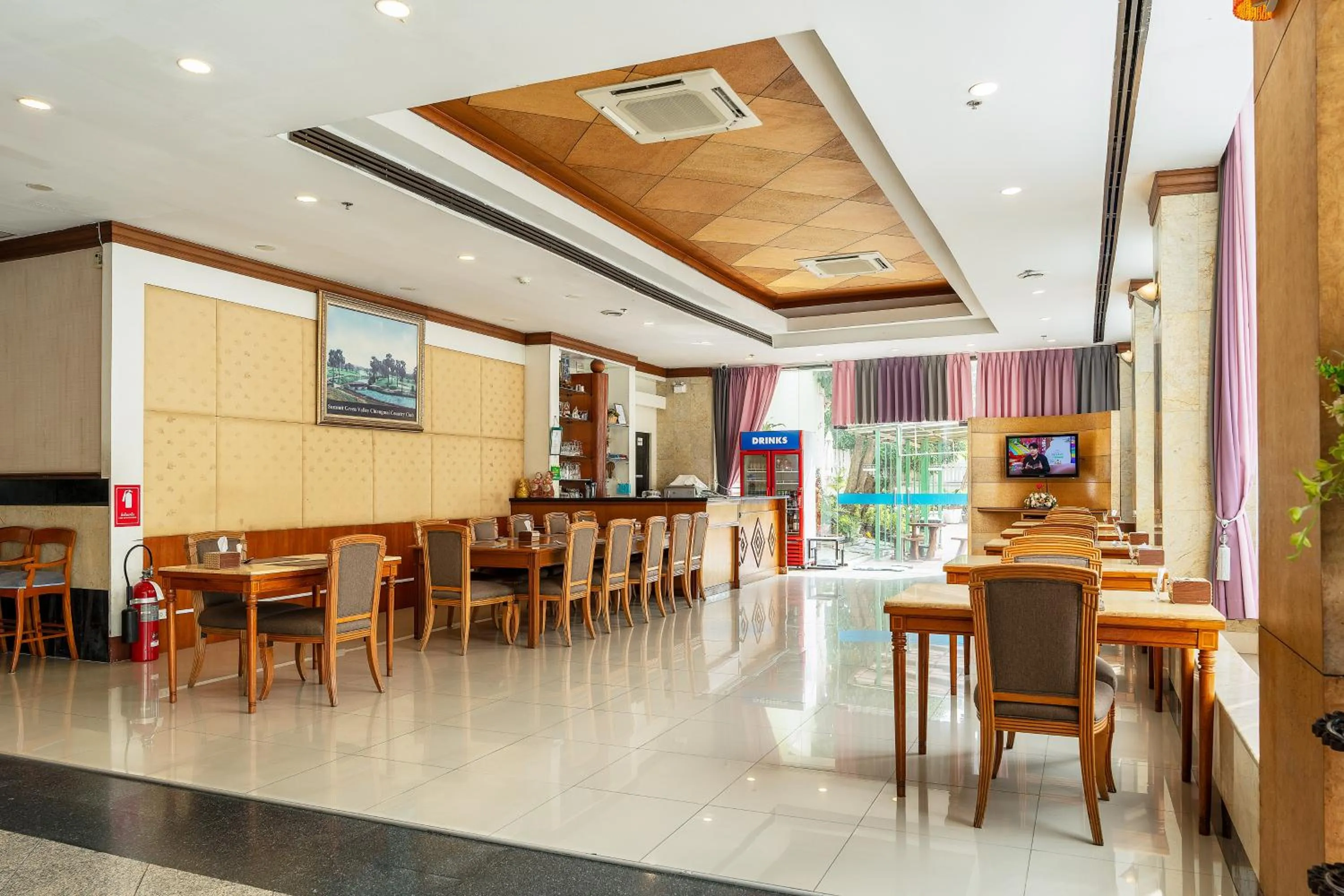 Restaurant/places to eat in Summit Pavilion Hotel