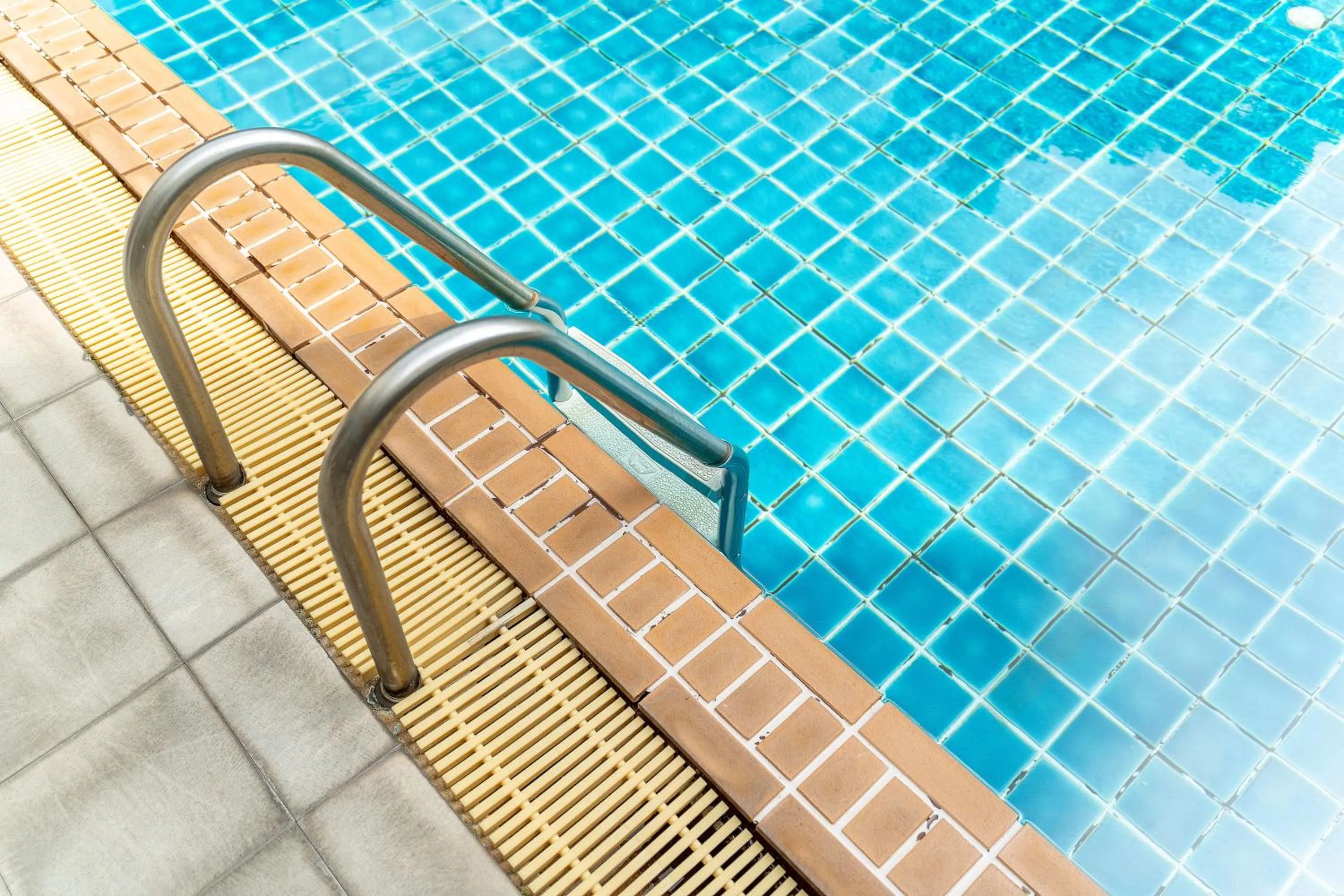 Swimming pool in Summit Pavilion Hotel