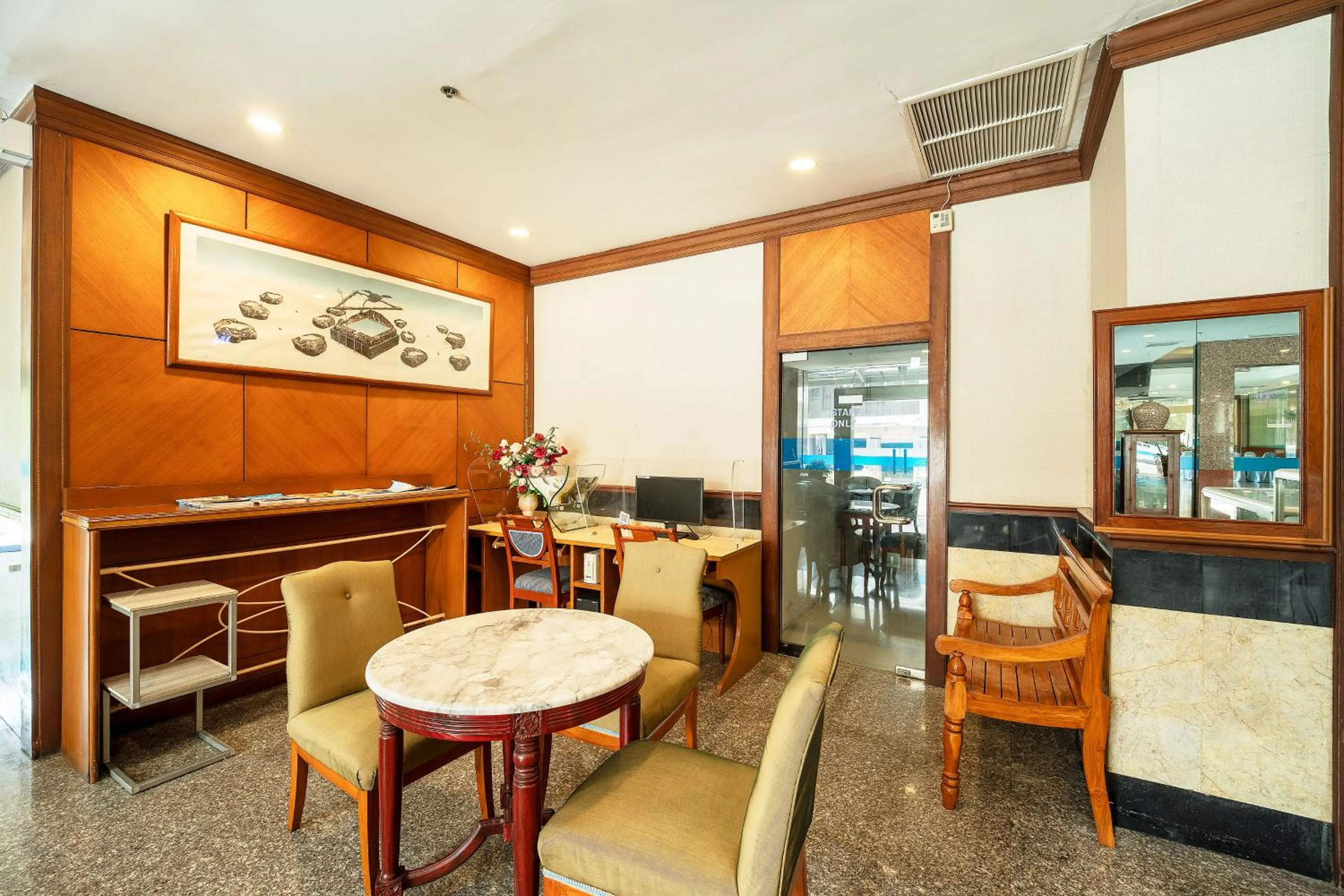 Lobby or reception in Summit Pavilion Hotel