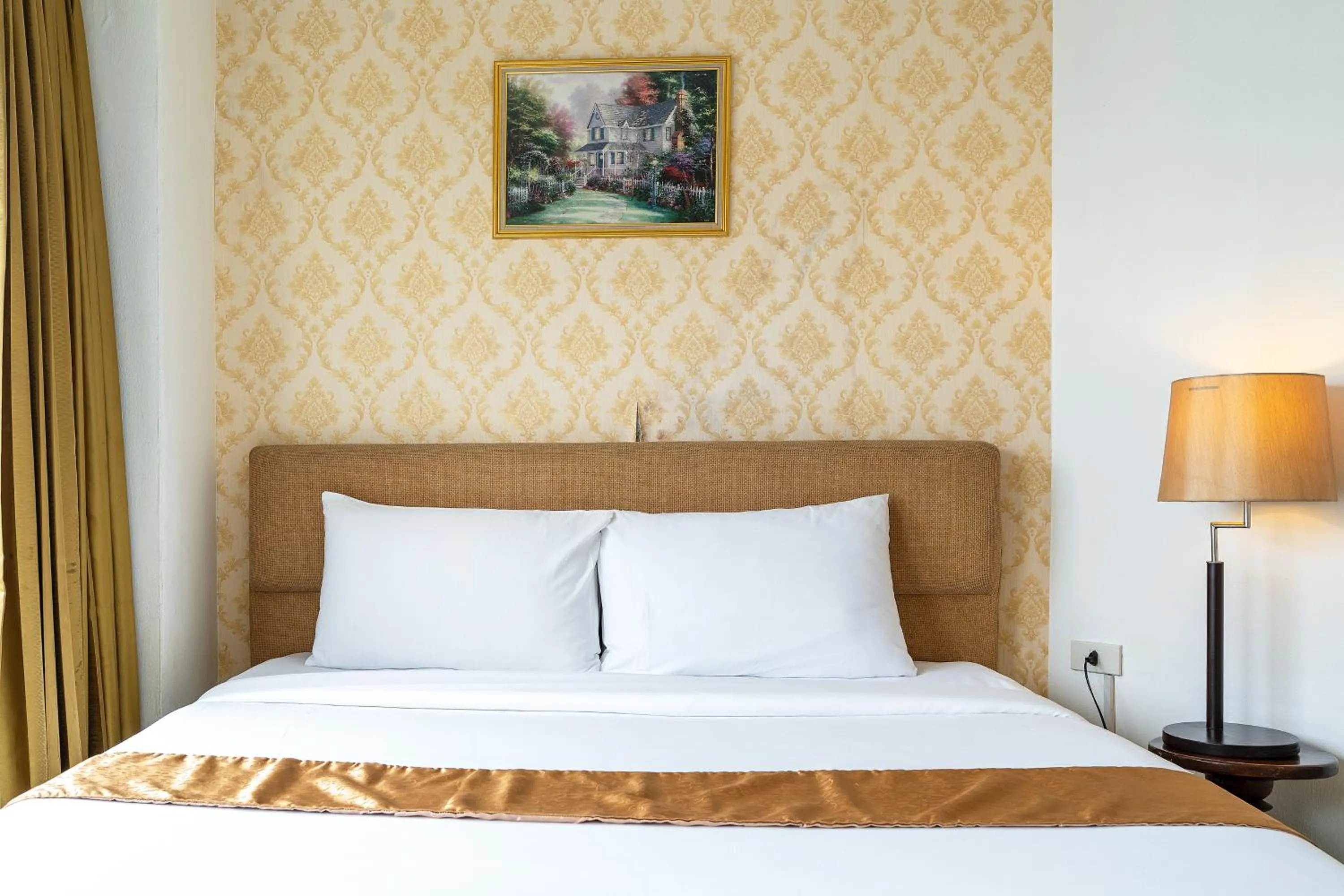 Bed in Summit Pavilion Hotel