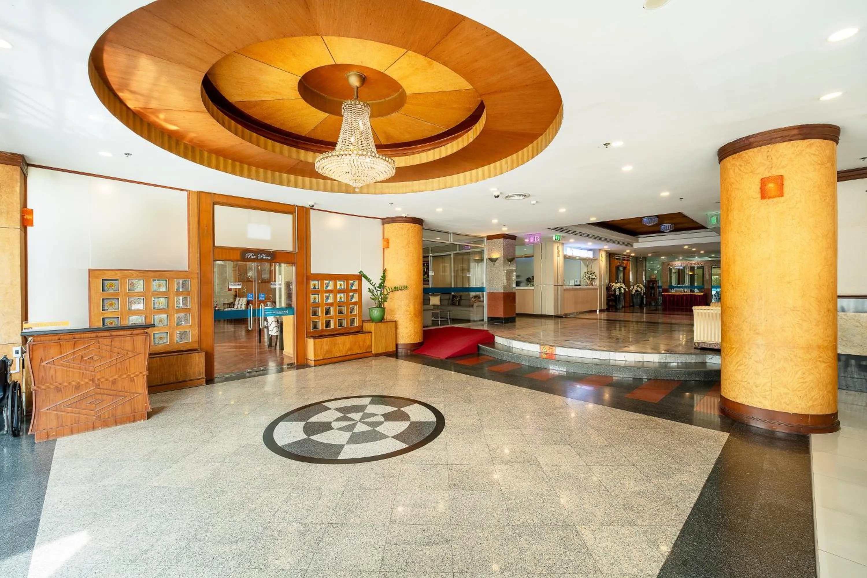 Lobby or reception in Summit Pavilion Hotel