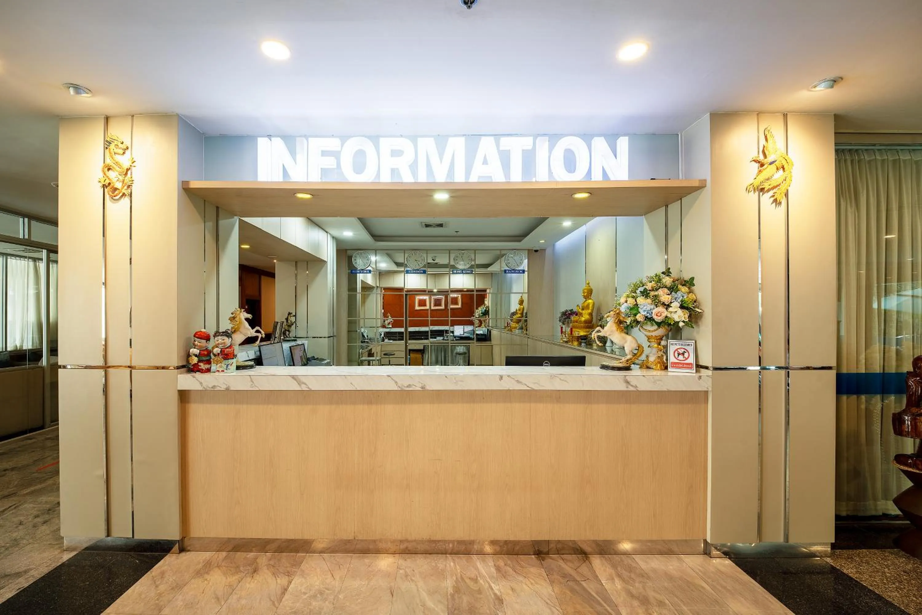 Lobby or reception in Summit Pavilion Hotel