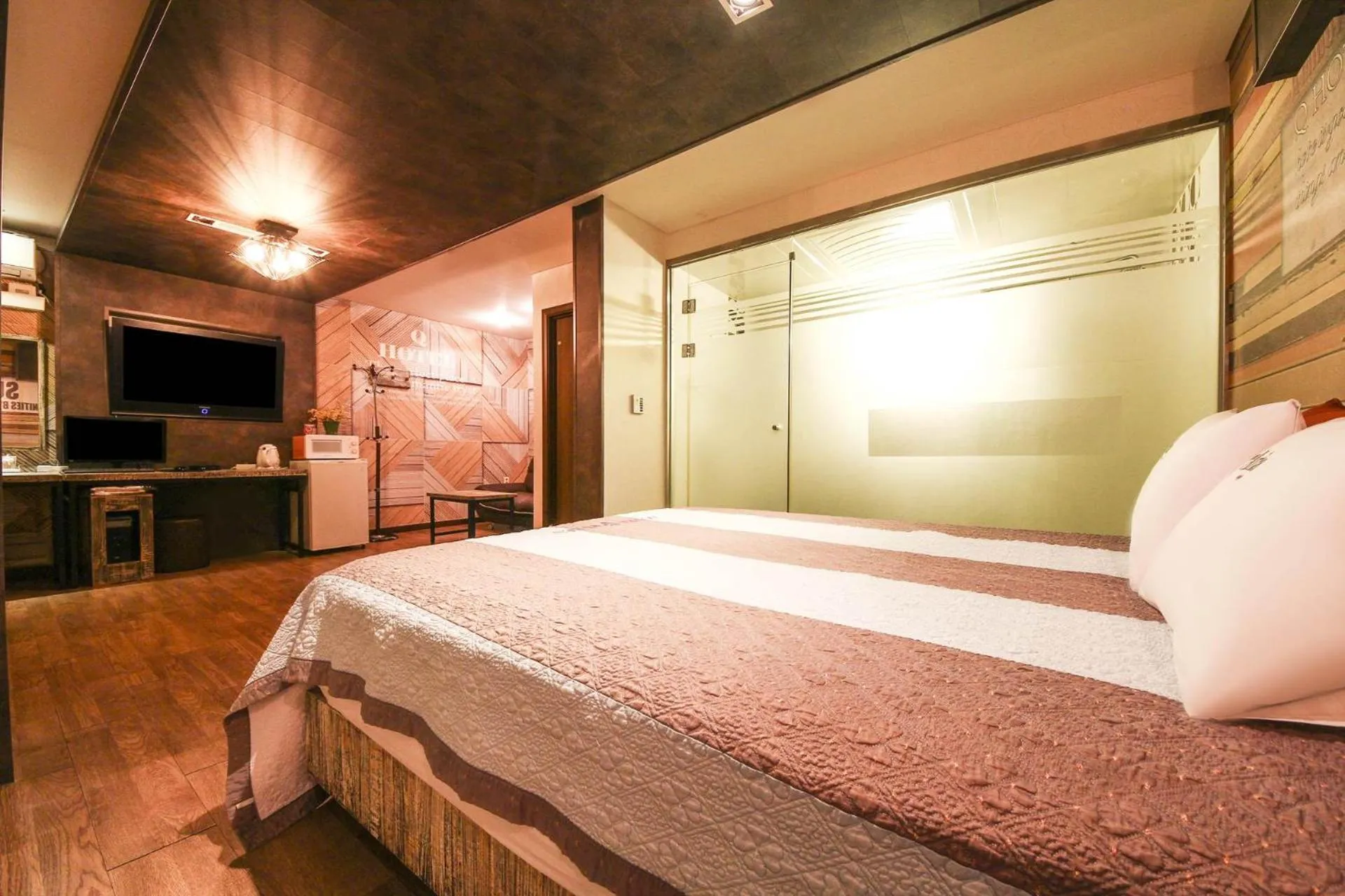 Bed in Q Hotel Yongin