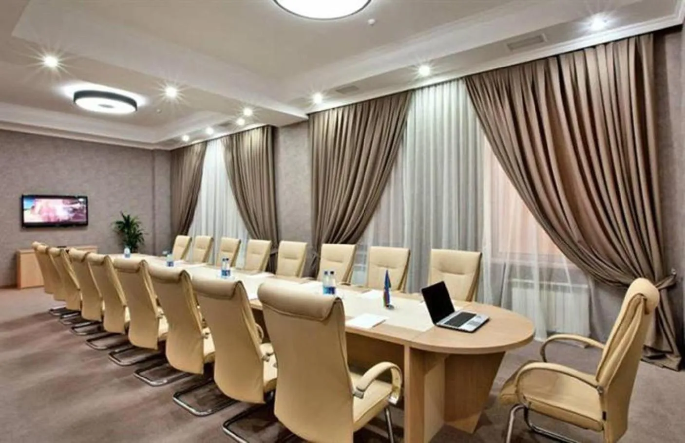 Business facilities in Paradise Hotel Baku