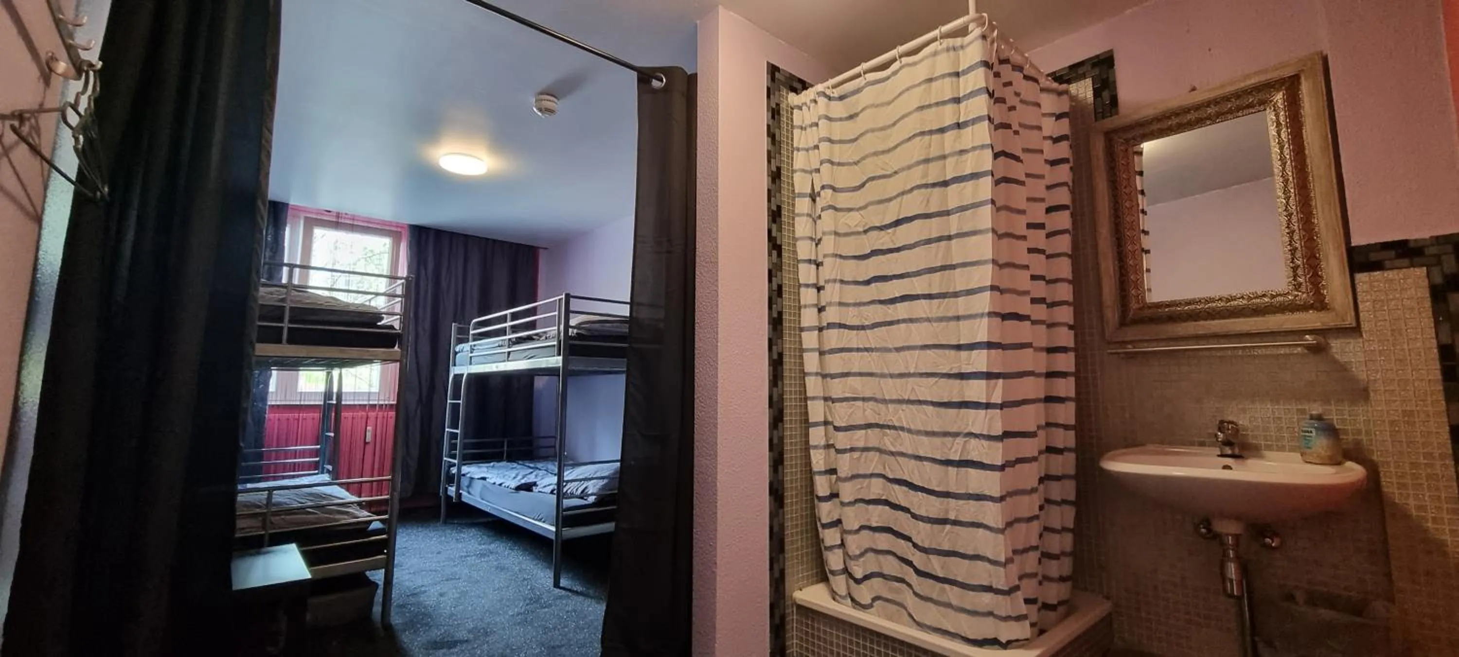 Photo of the whole room in Hostel Kiezbude