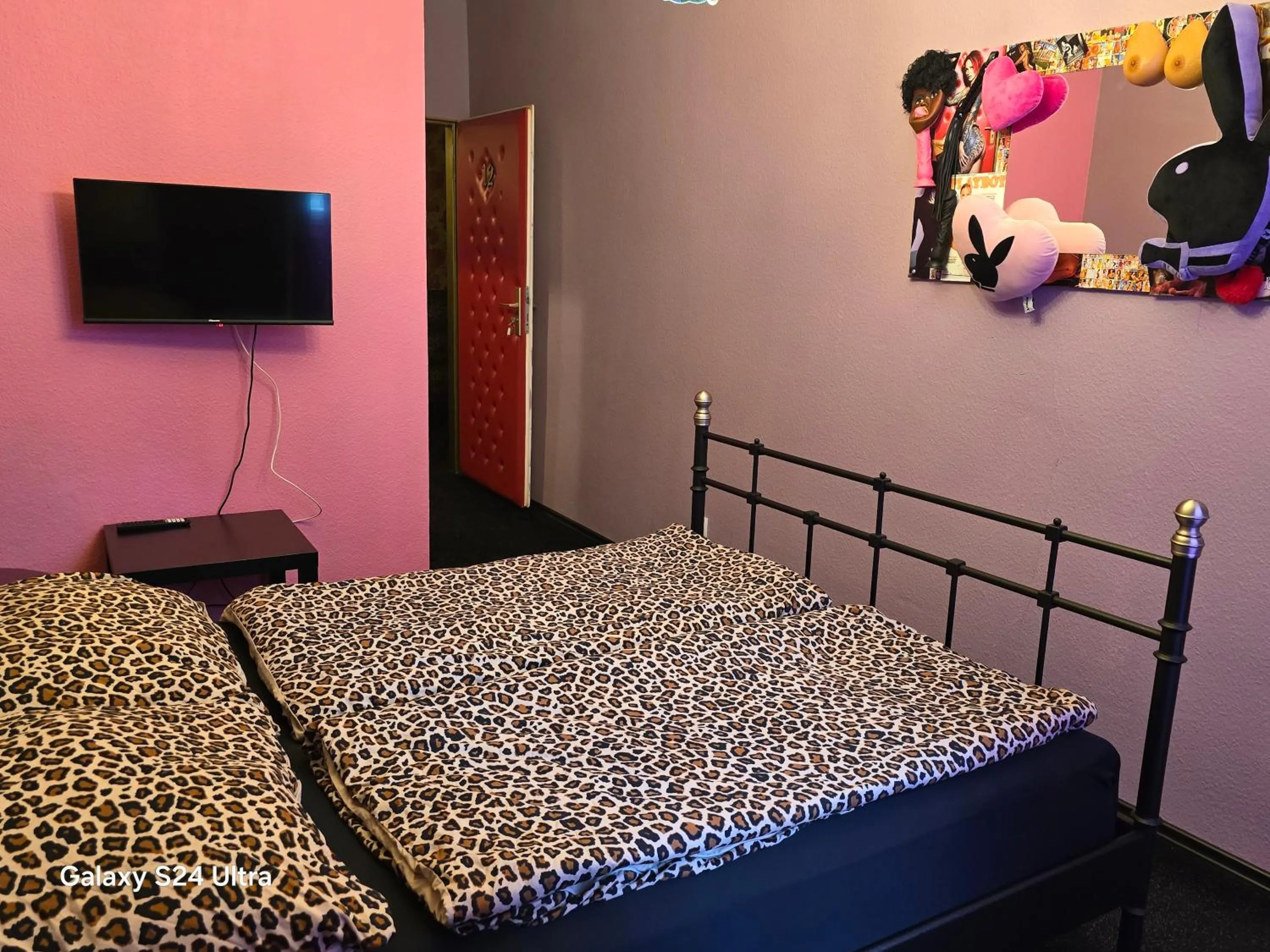 Photo of the whole room, Bed in Hostel Kiezbude