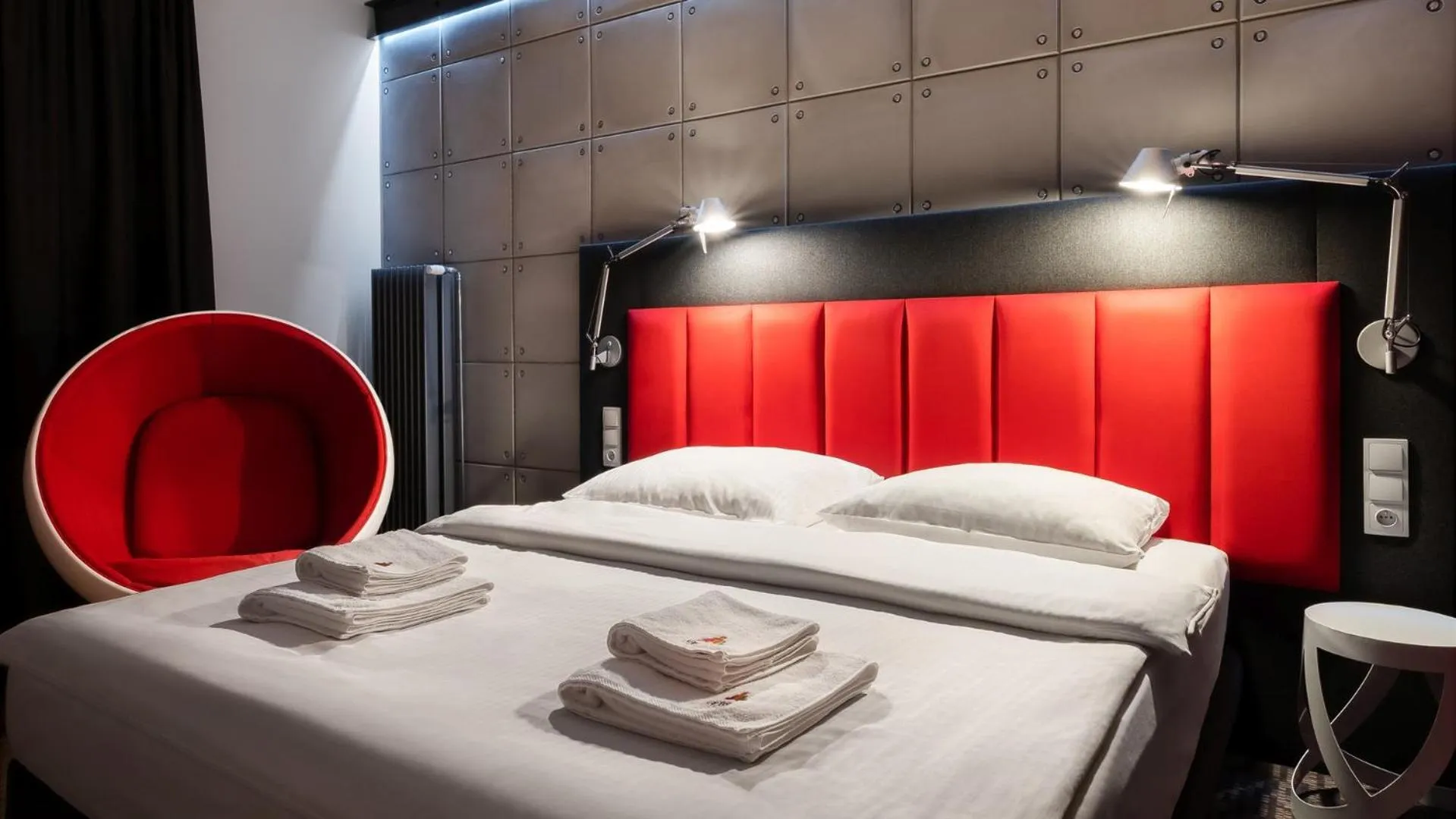 Photo of the whole room, Bed in Artis Loft Hotel