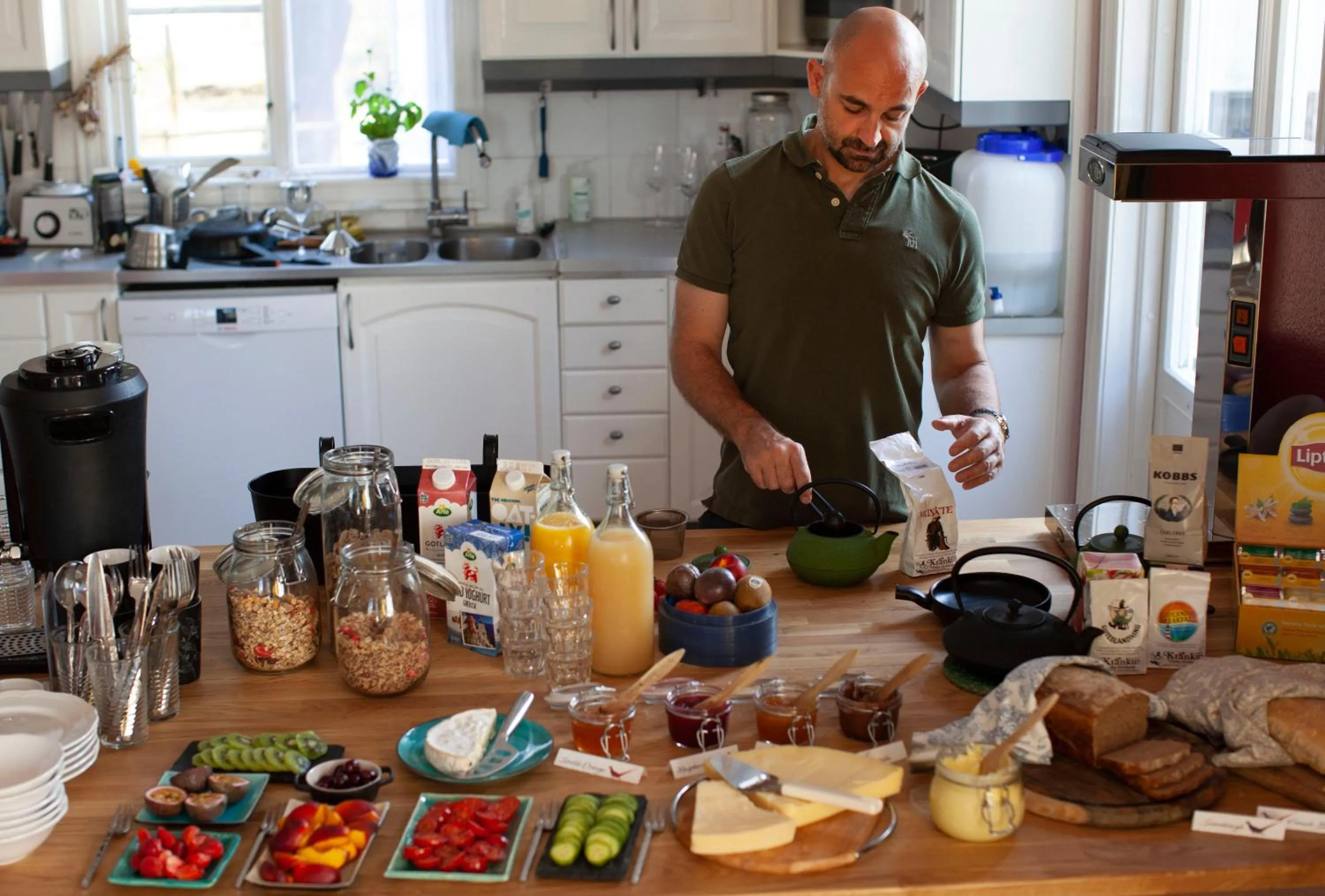 Food and drinks in Three Pheasants Boutique Bed and Breakfast