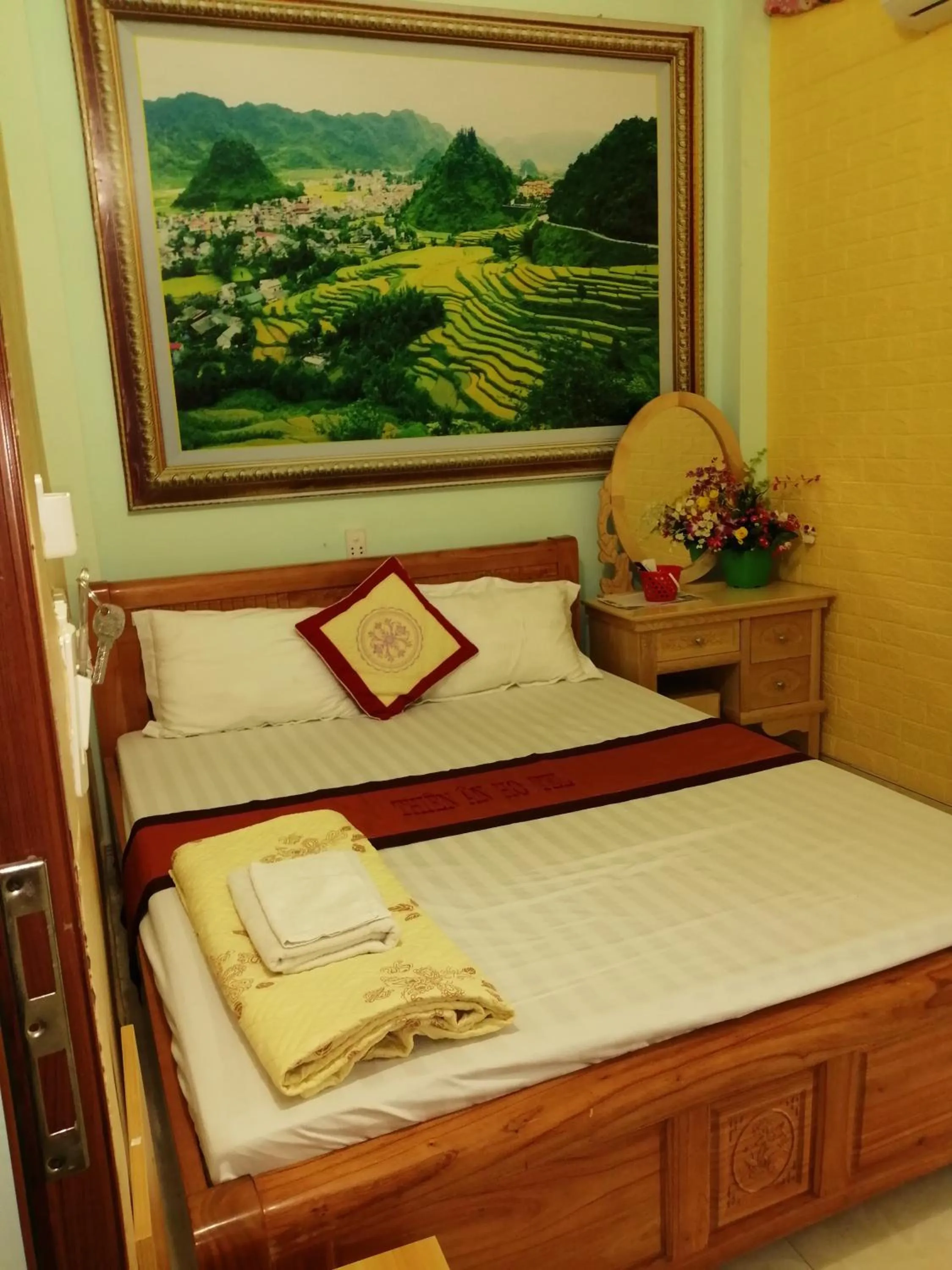 Bed in Yen Minh Hotel Thien An