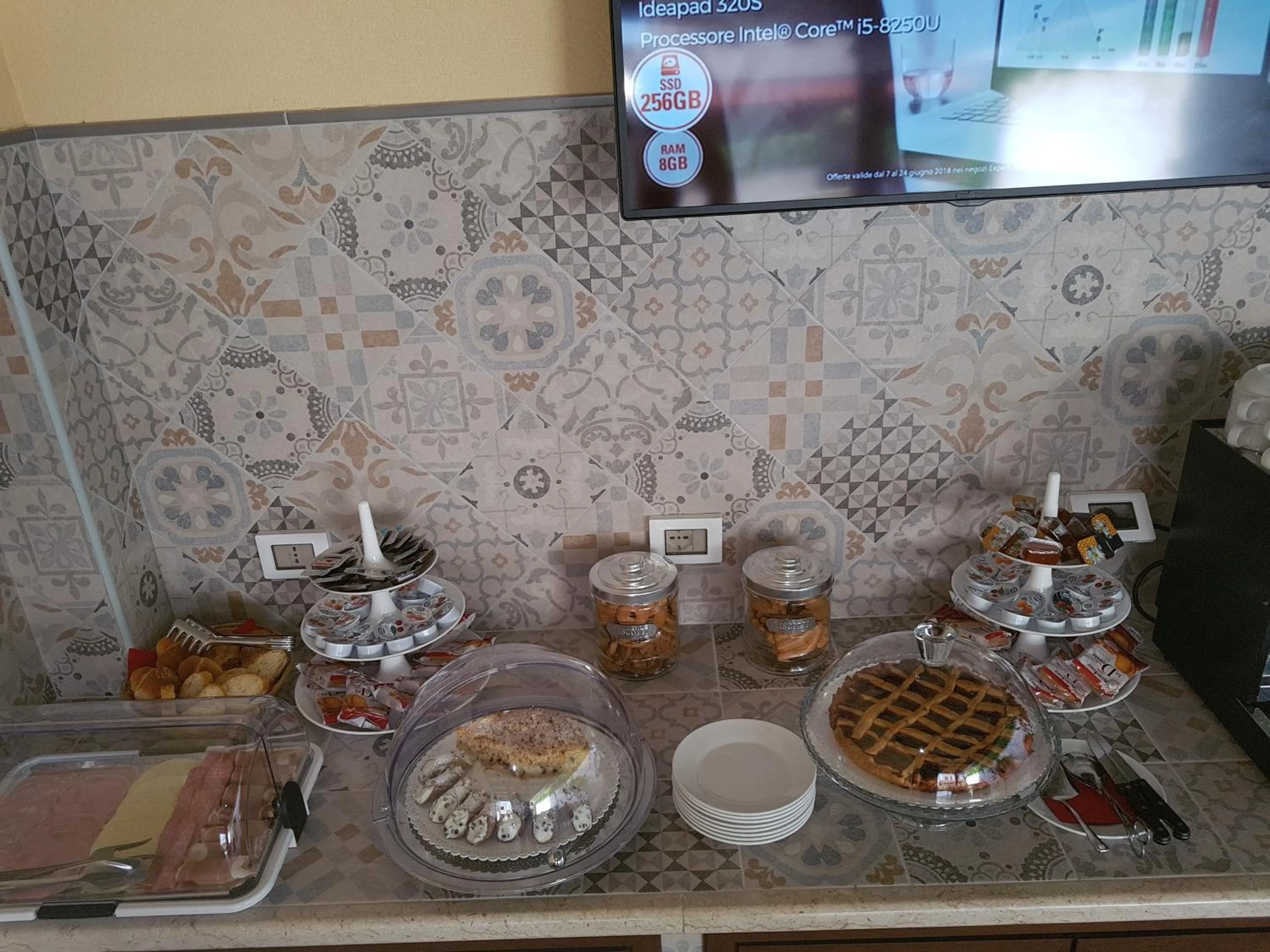 Buffet breakfast in B&B Aloe Comfort Rooms