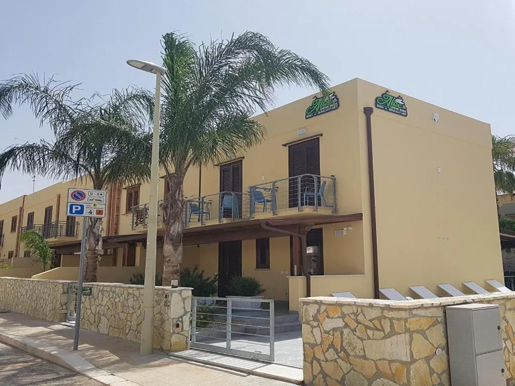 Property building in B&B Aloe Comfort Rooms