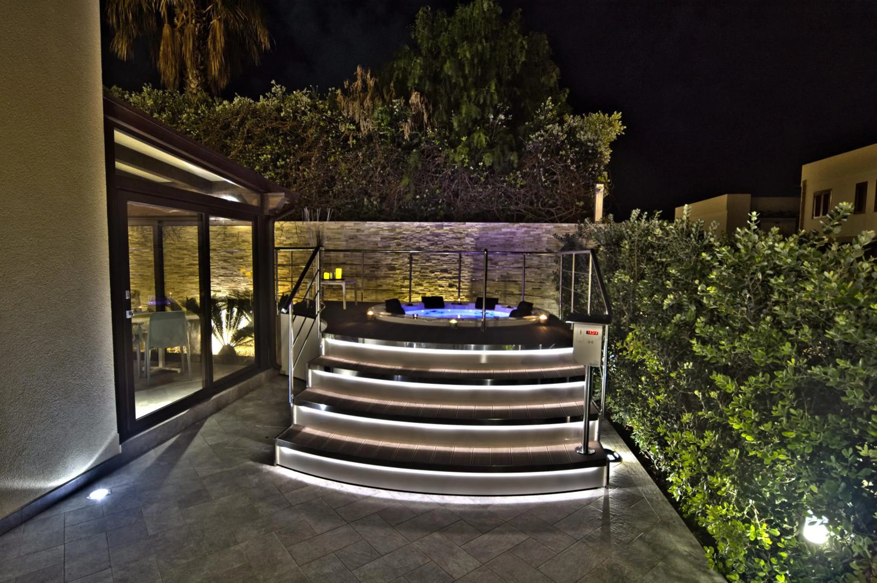 Hot Tub in B&B Aloe Comfort Rooms