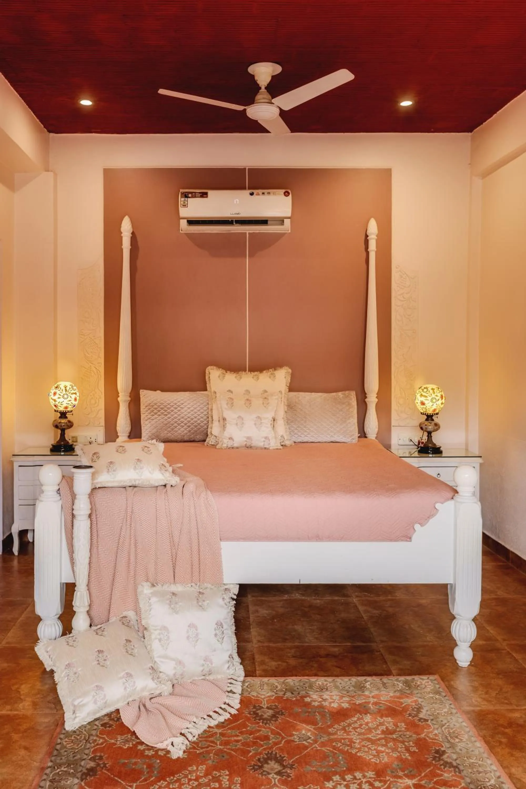 Bed in Ranjit's Svaasa Amritsar