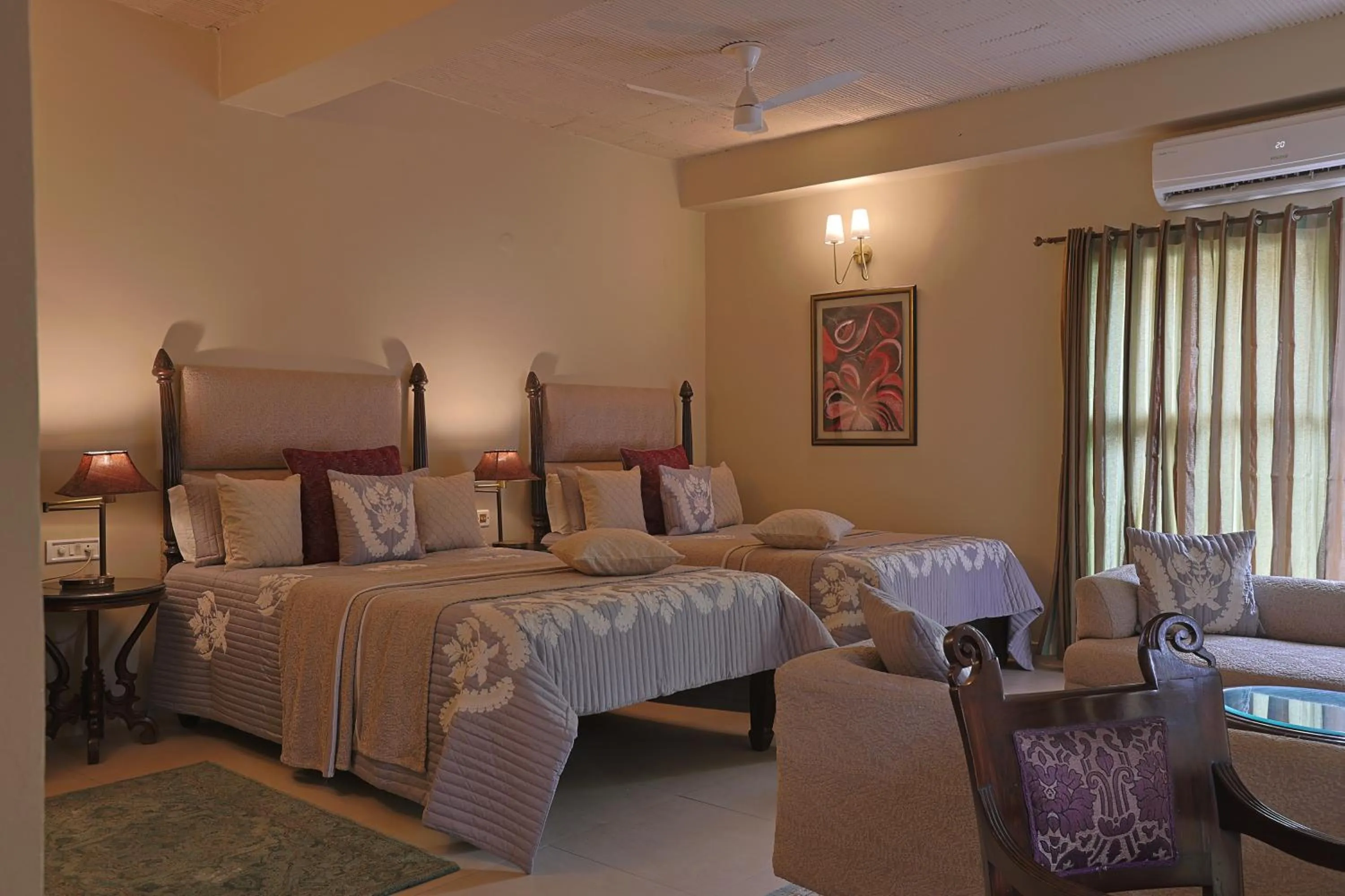 Bed in Ranjit's Svaasa Amritsar