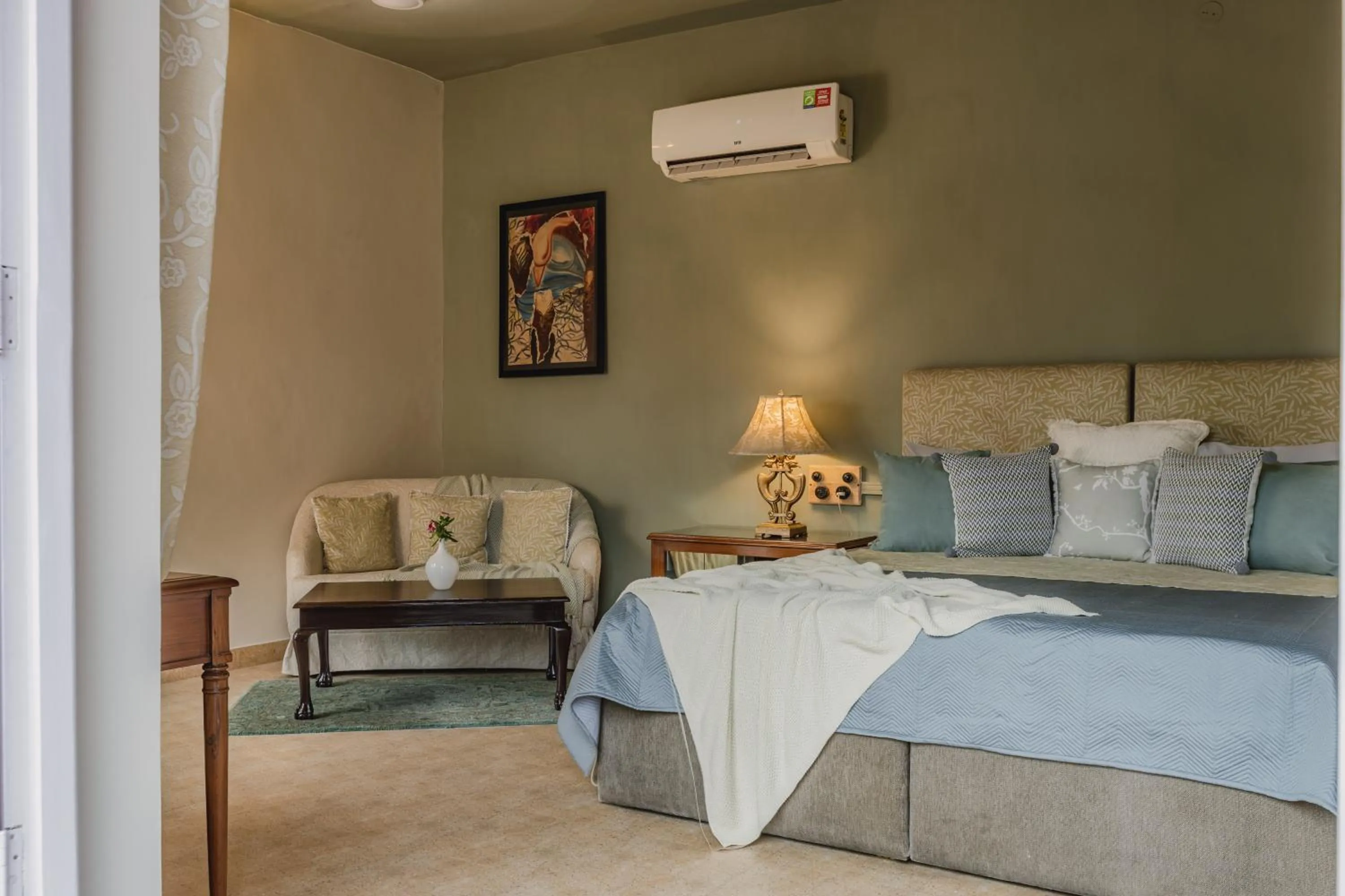 Bed in Ranjit's Svaasa Amritsar