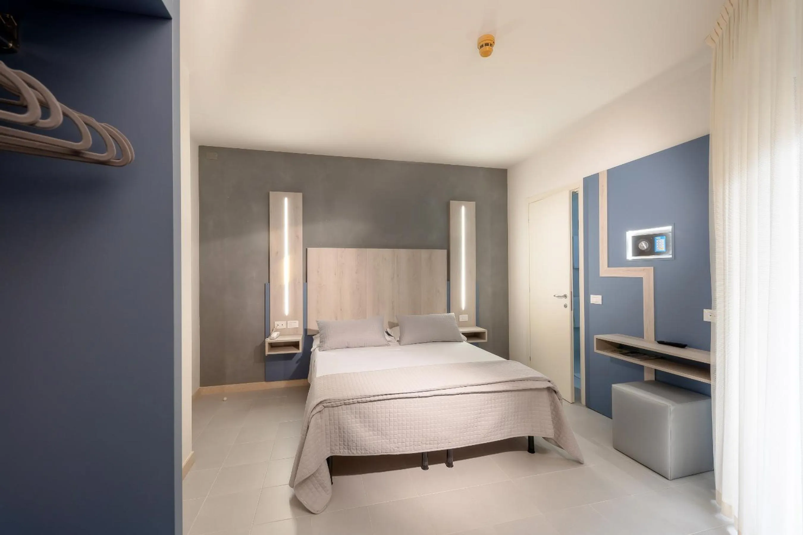 Photo of the whole room in Hotel Marisa