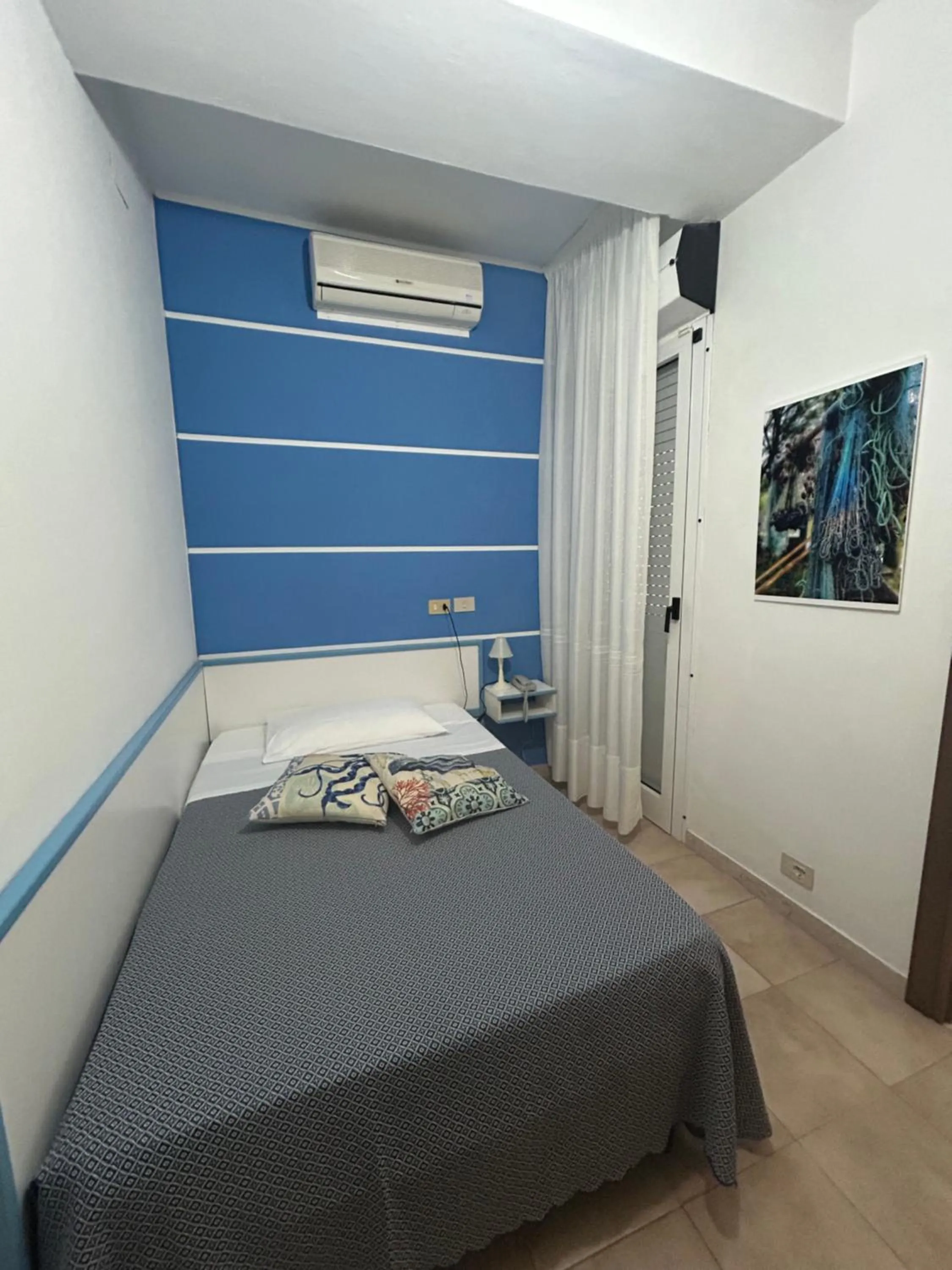 Photo of the whole room in Hotel Marisa