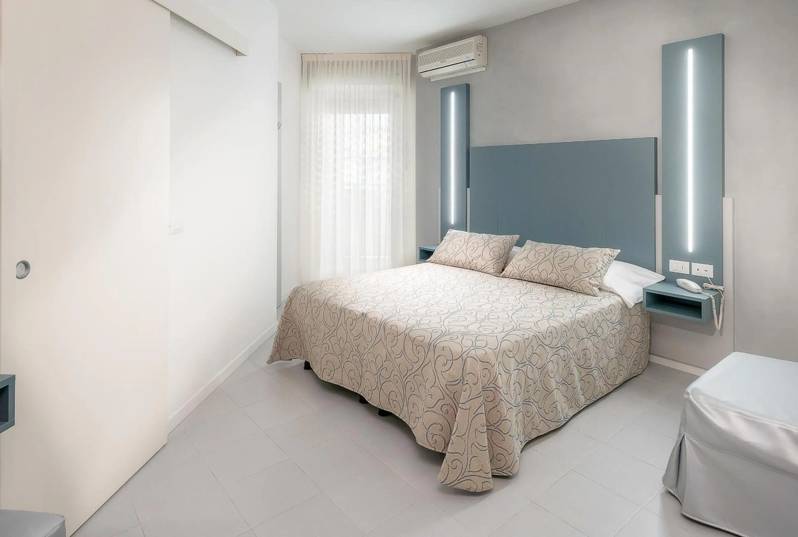 Photo of the whole room in Hotel Marisa