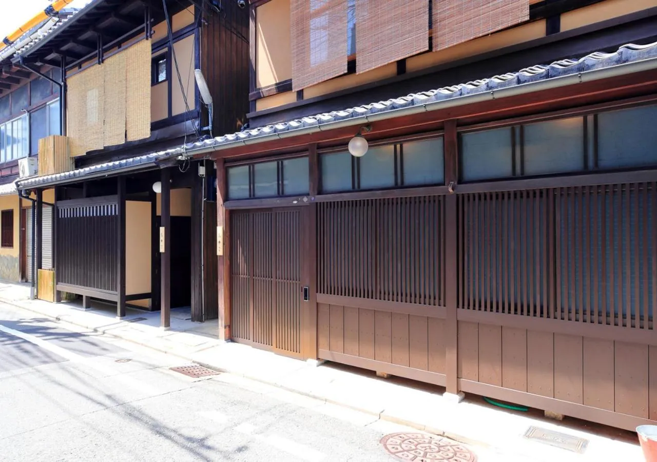 Facade/entrance in Houka