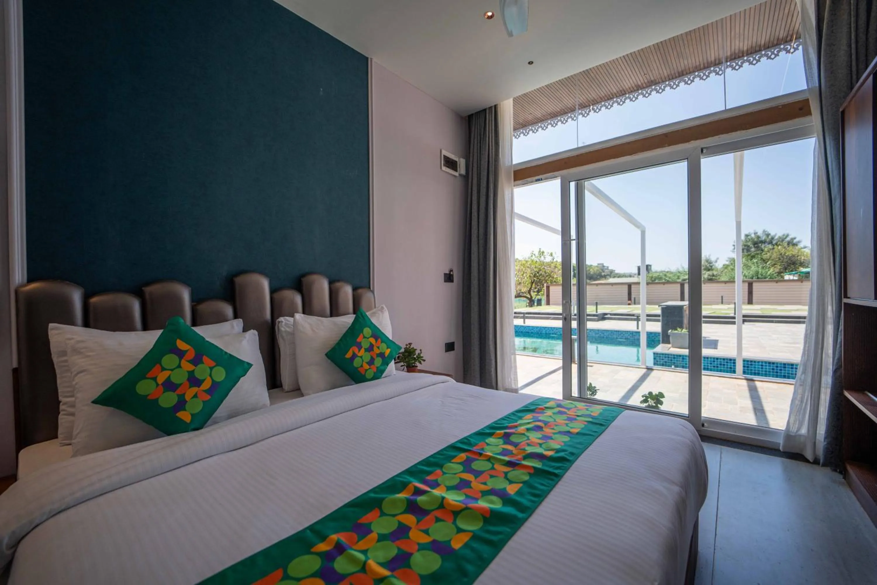 Bedroom, Bed in Treebo Winter Town Venna Lake