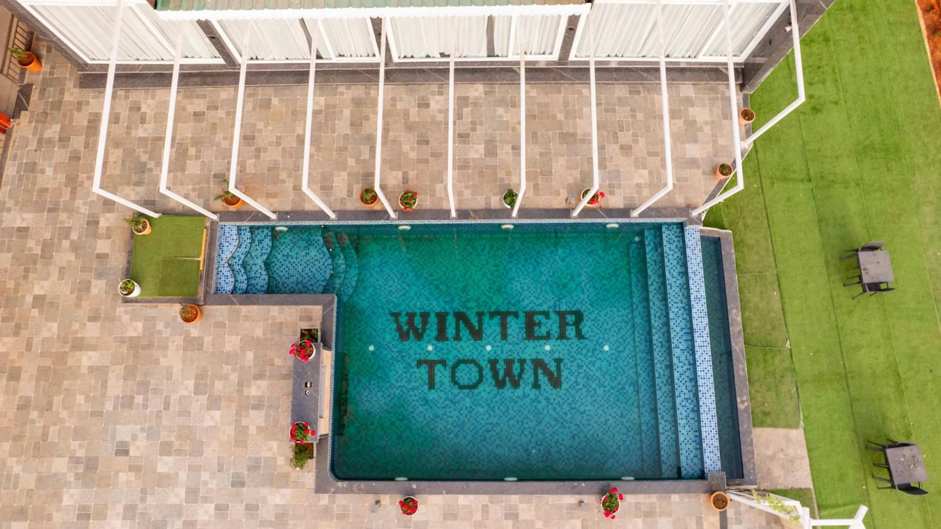 Swimming pool in Treebo Winter Town Venna Lake