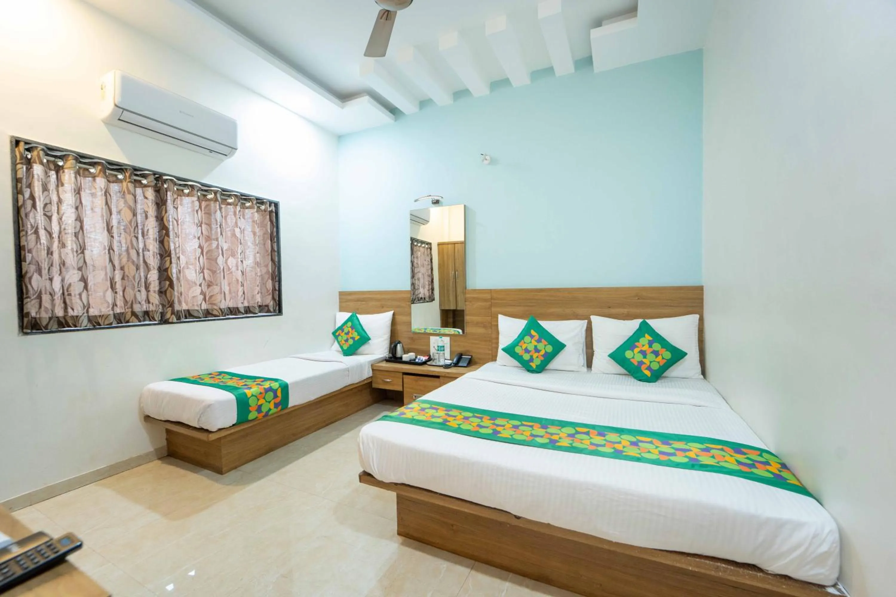 Bedroom, Bed in Treebo Winter Town Venna Lake