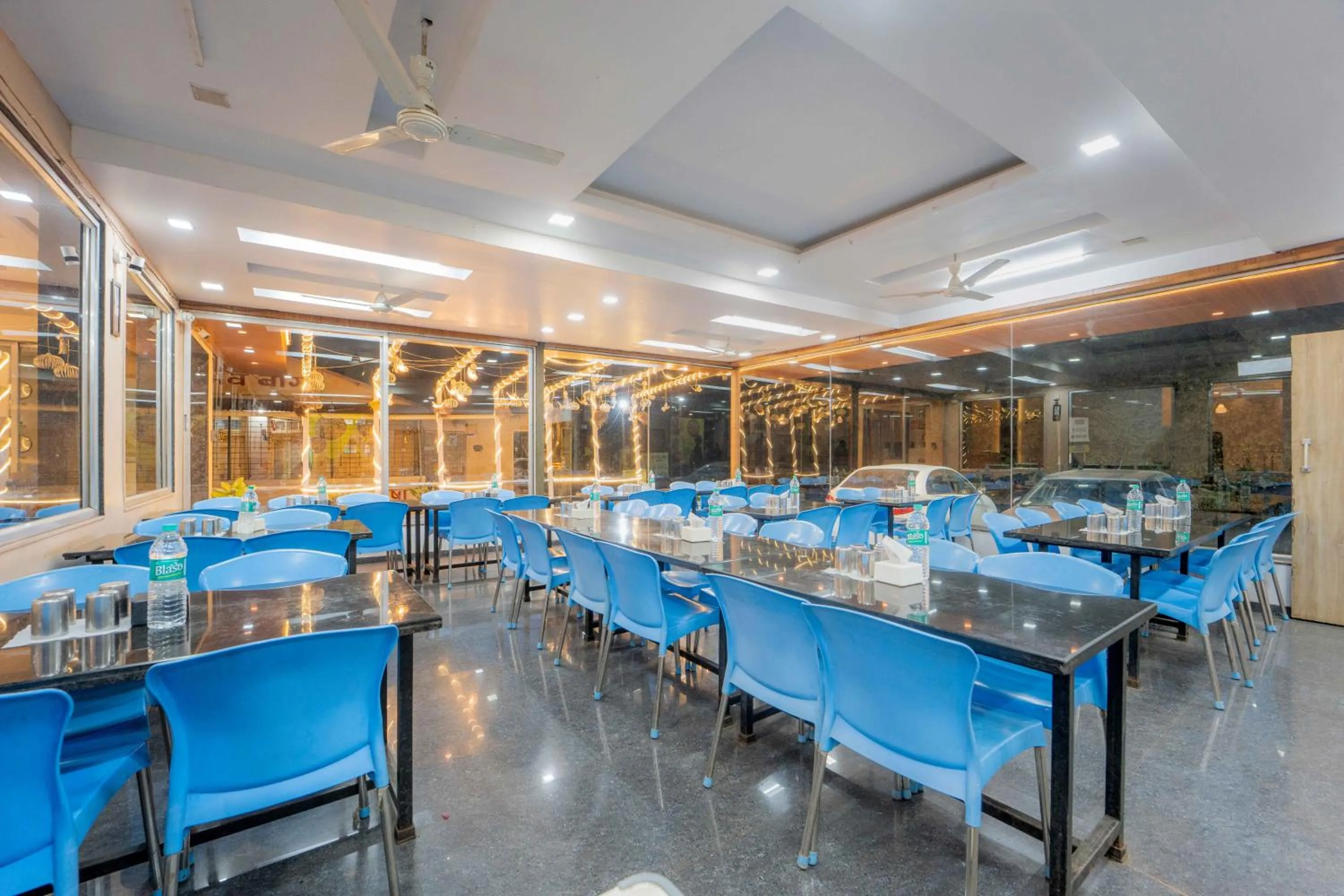 Restaurant/places to eat in Treebo Winter Town Venna Lake