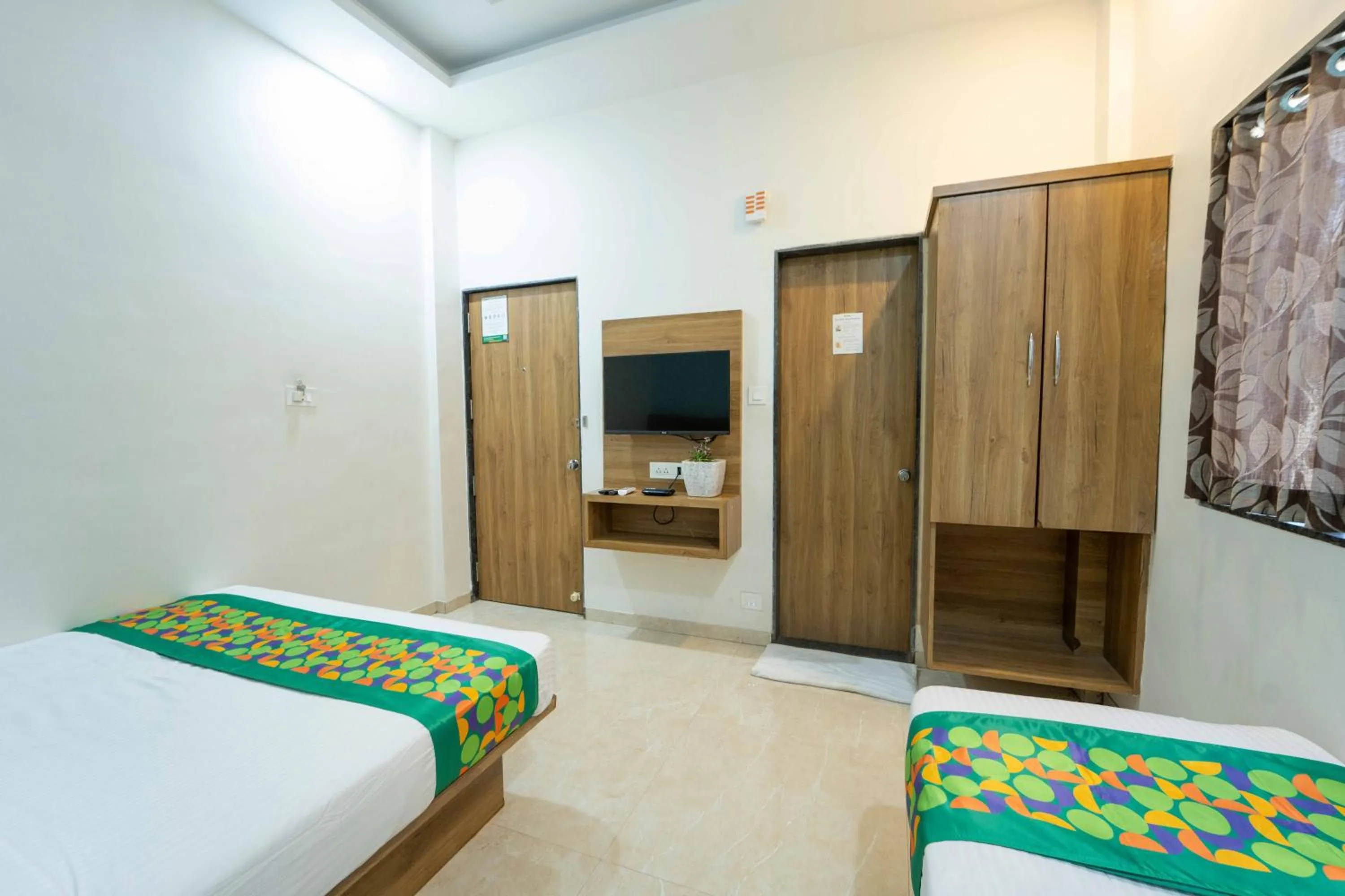 Bedroom, Bed in Treebo Winter Town Venna Lake