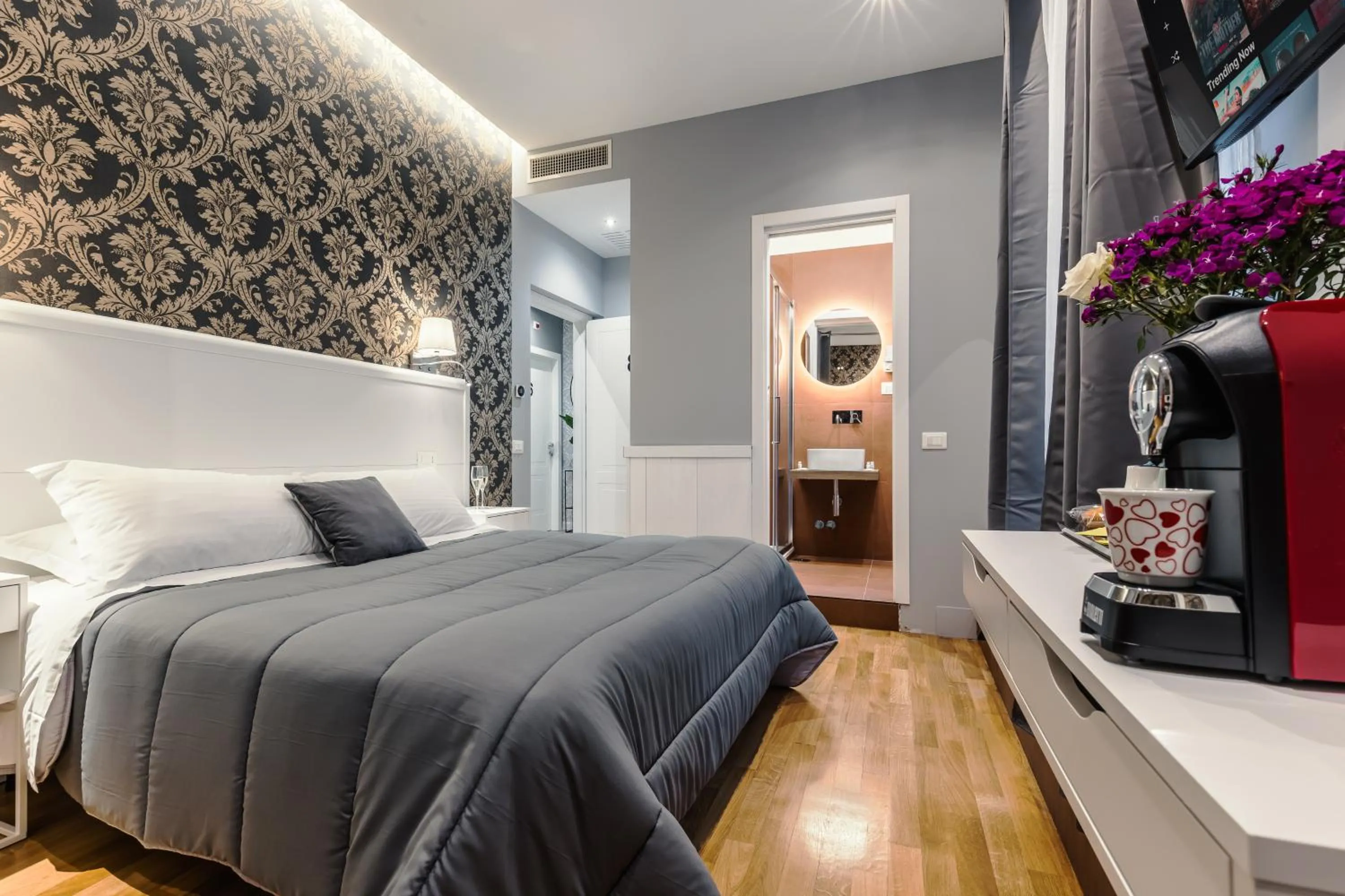 Photo of the whole room, Bed in Bed And Best