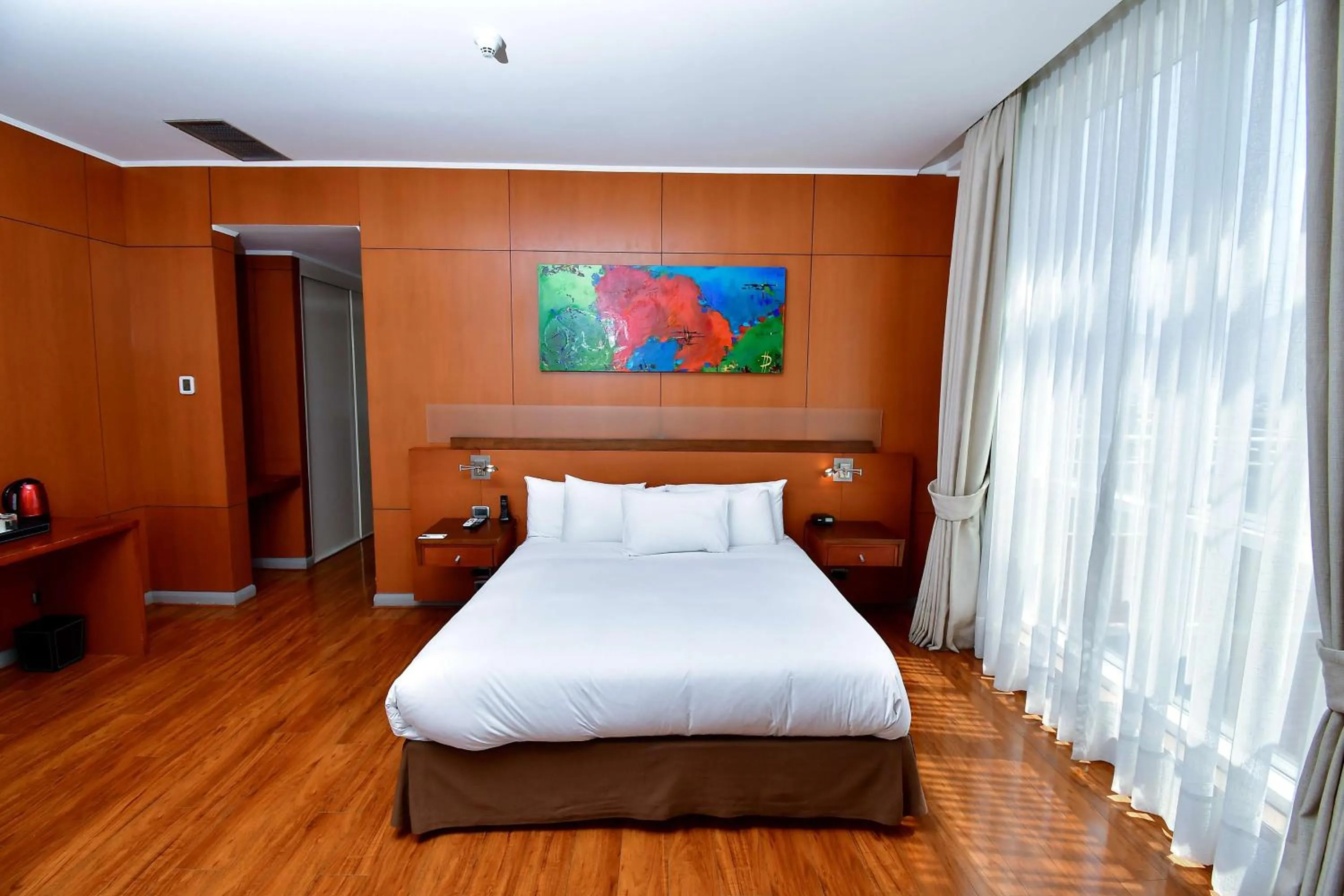 Photo of the whole room in Radisson Ciudad Empresarial Santiago